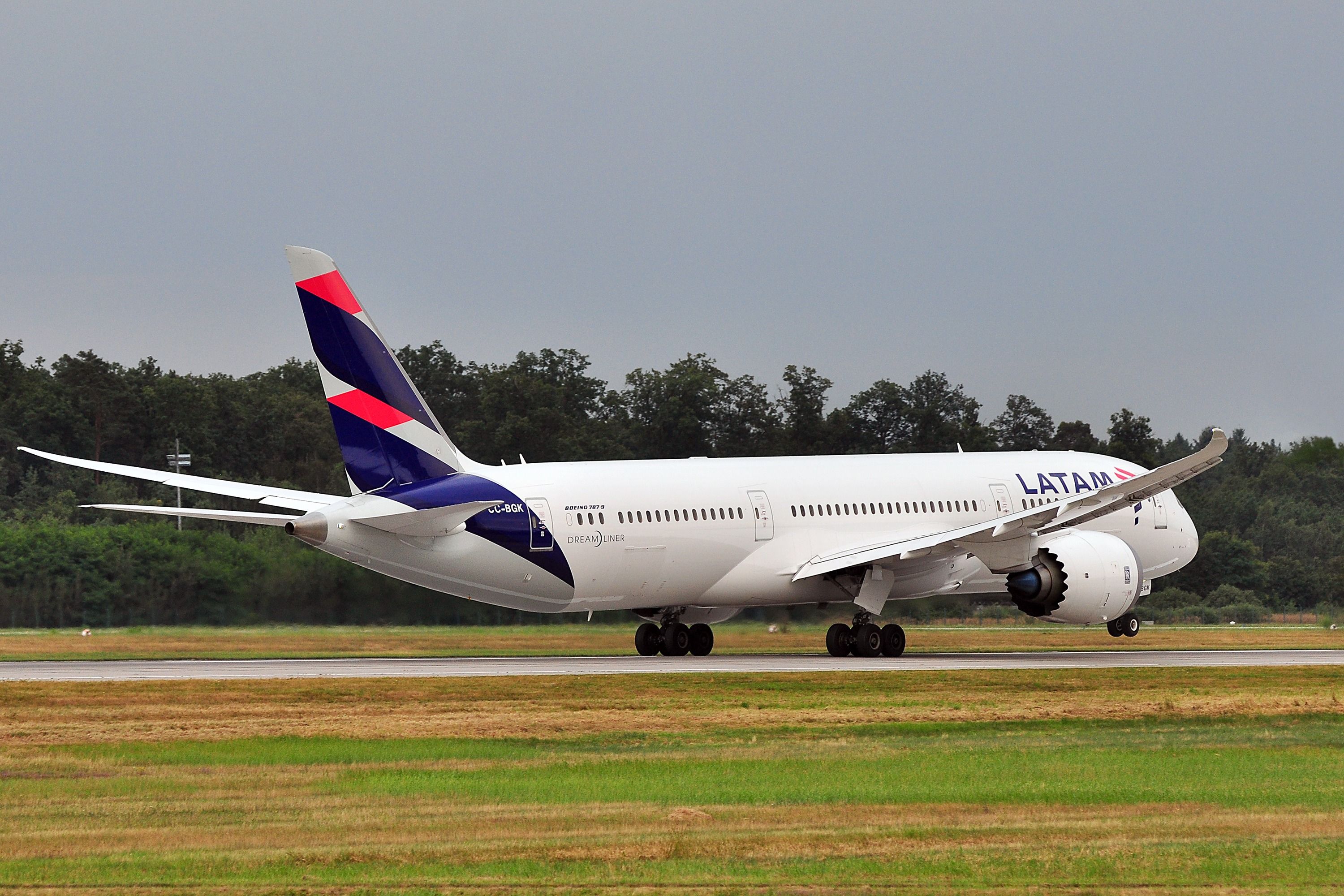 LATAM Airlines Boeing 787-9 at FRA shutterstock_539839843