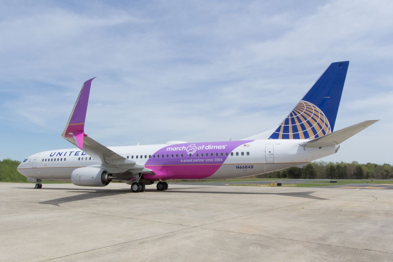 United "March of Dimes" on a Boeing 737-900 aircraft 