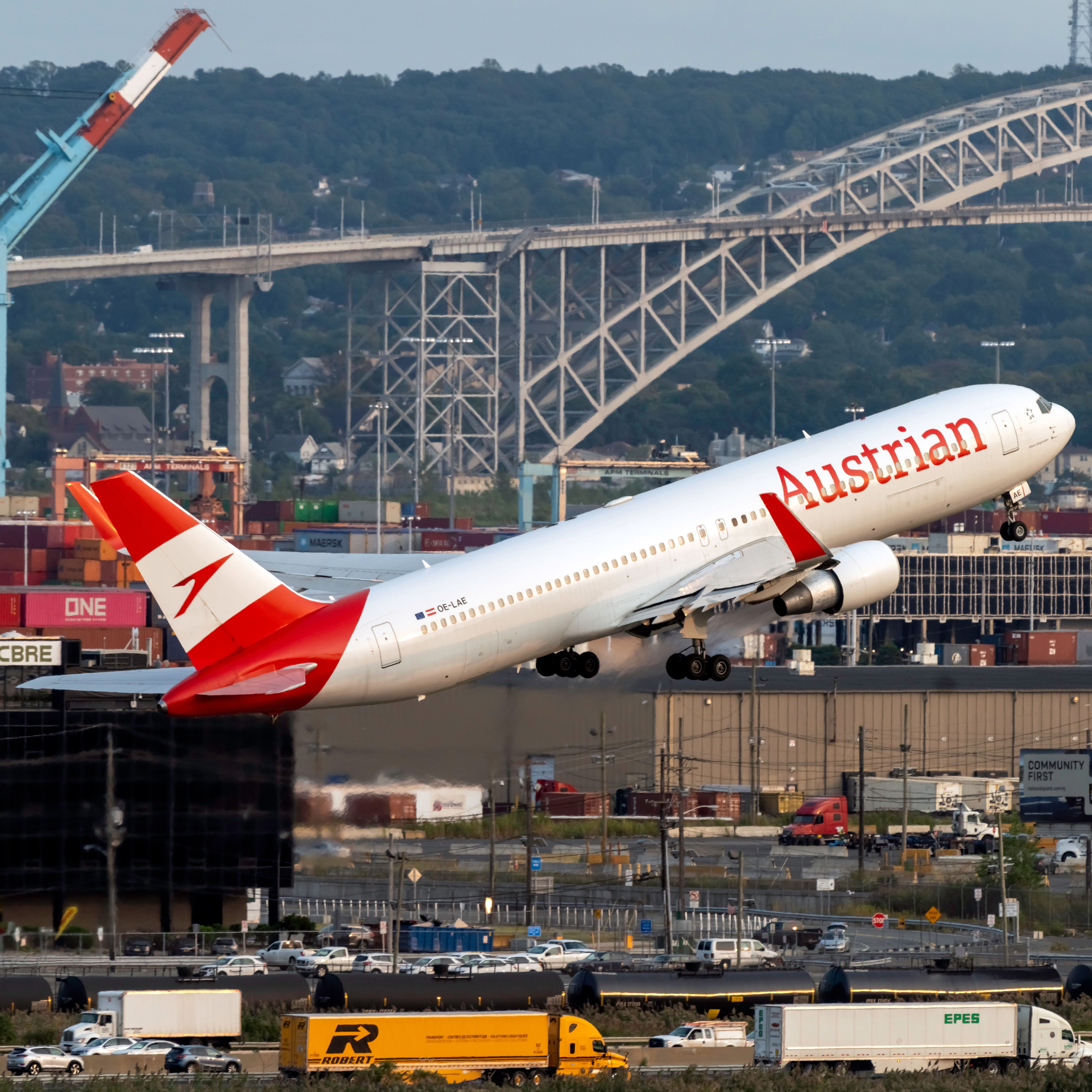 OE-LAE Austrian Airlines Boeing 767-3Z9(ER) (1)