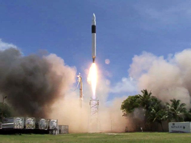 Photo of SpaceX Falcon 1 lifting off