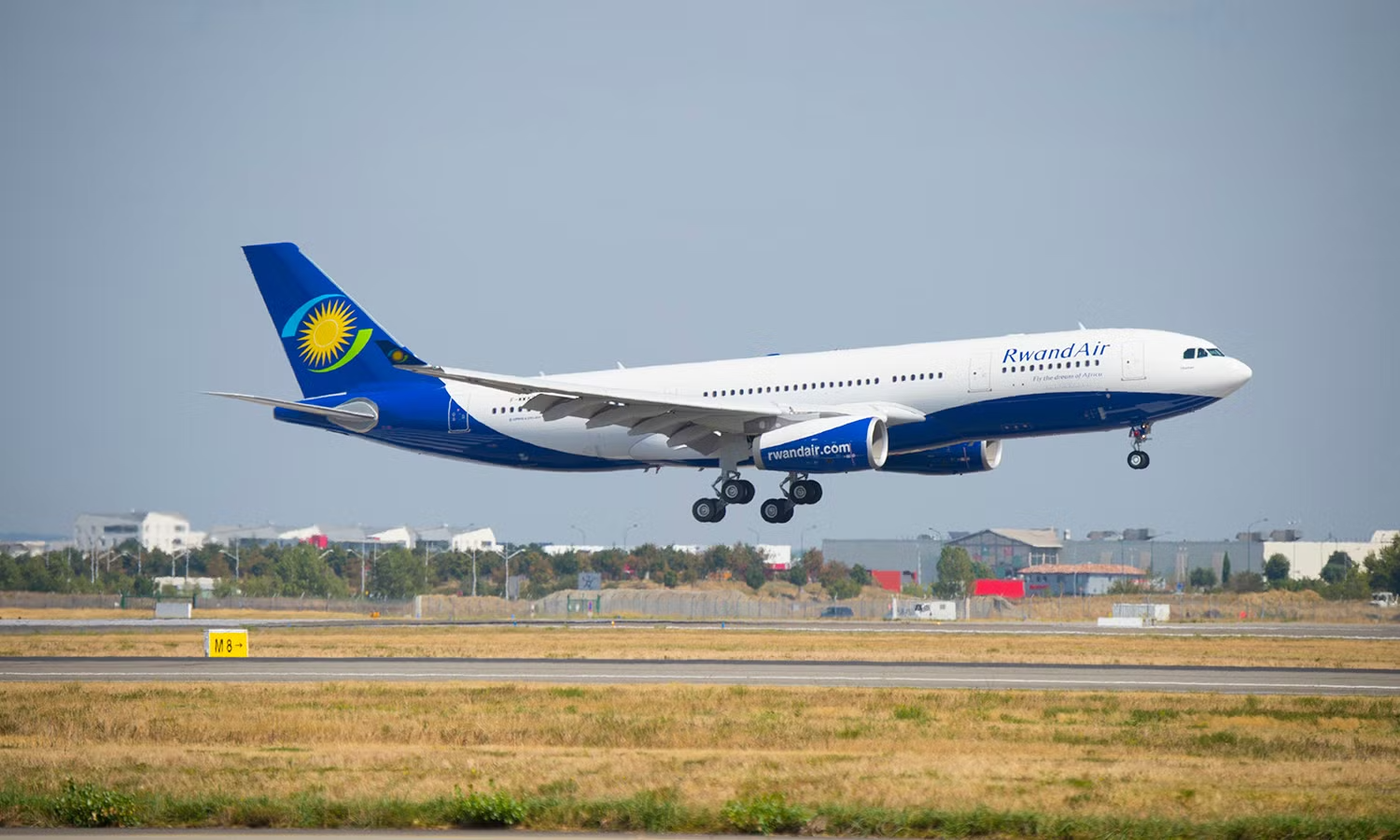 rwandair-landing-003-2