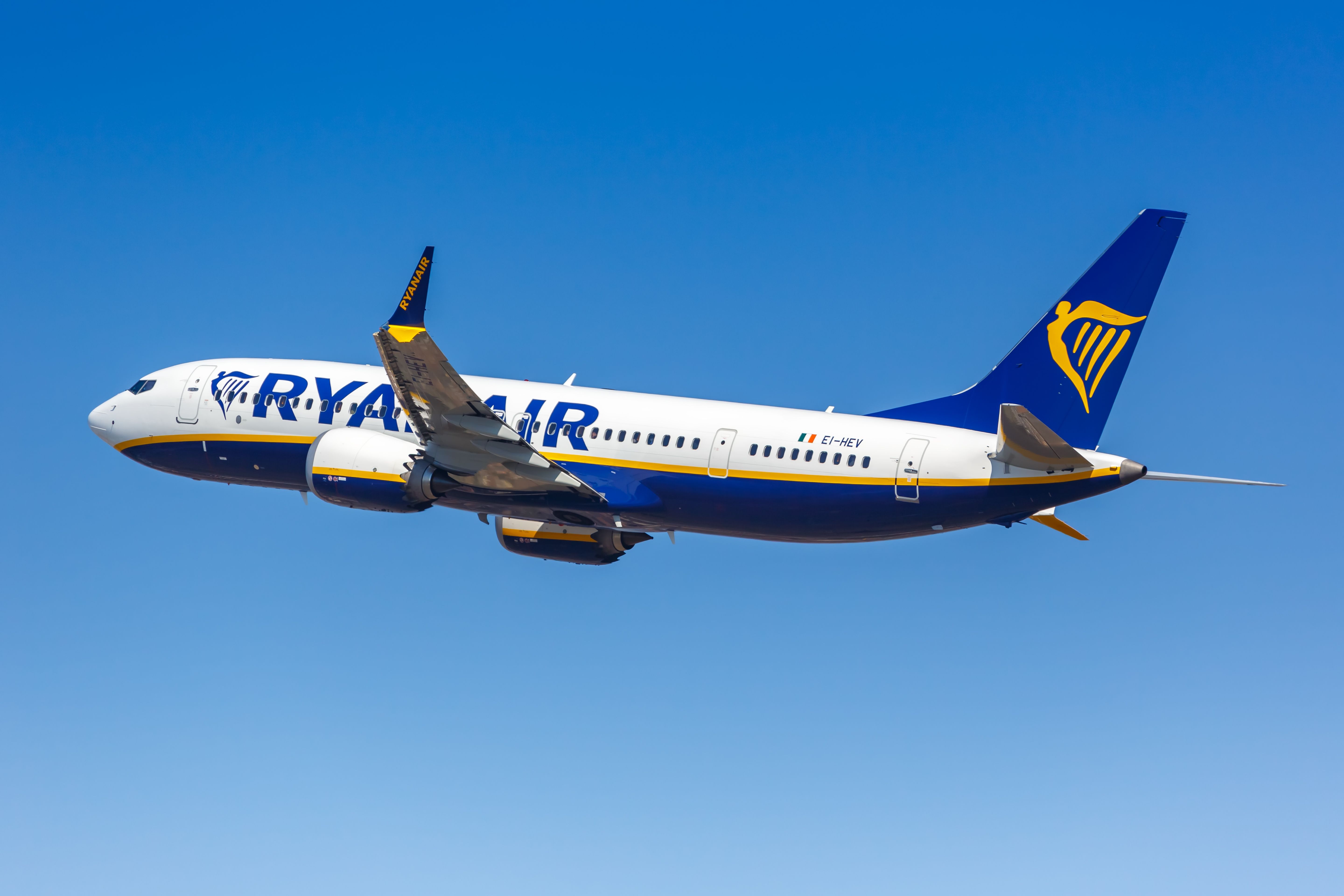 Ryanair Boeing 737 MAX 8-200 departing BGY shutterstock_2152426273