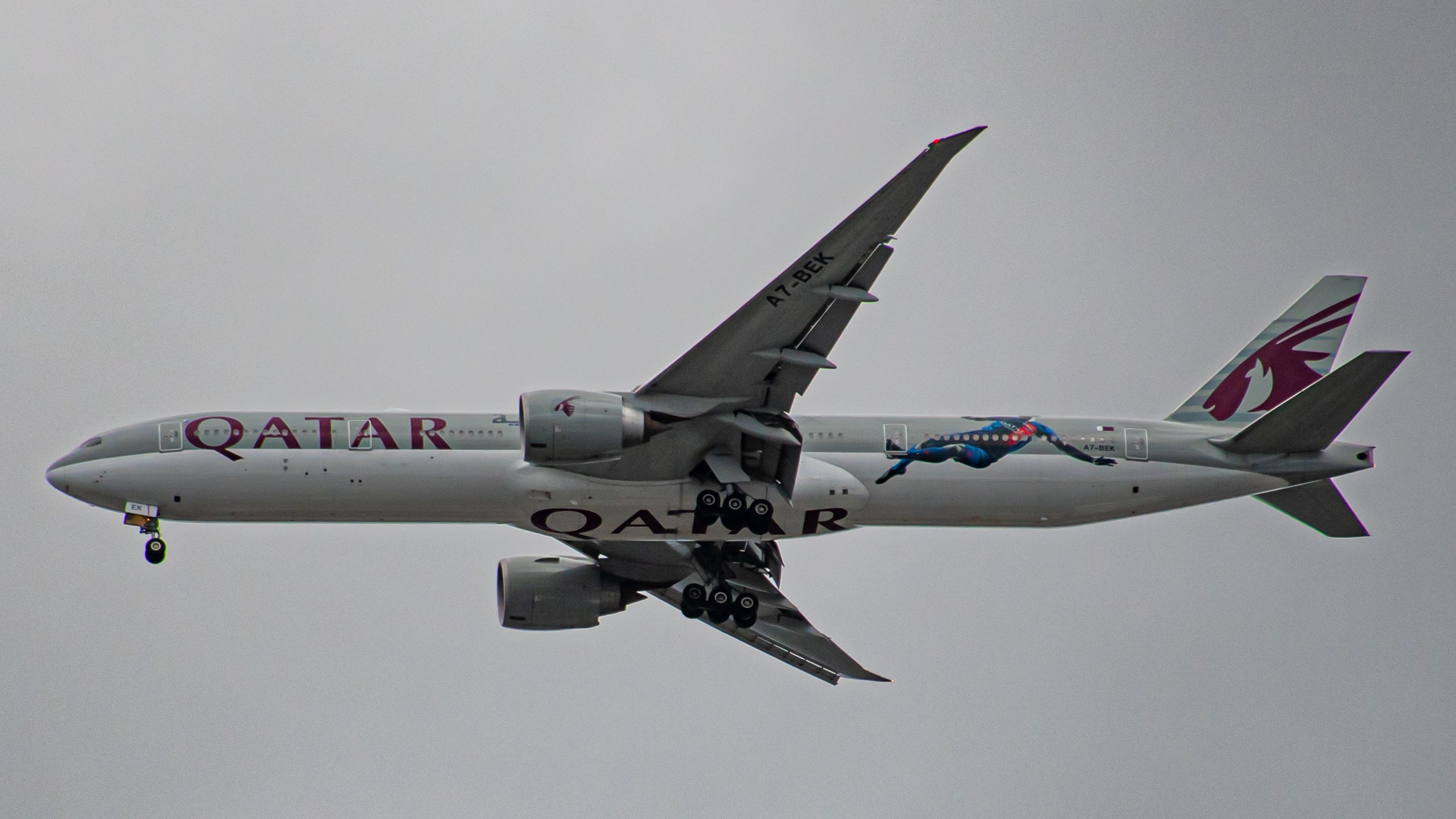 Qatar Airways Boeing 777-300ER A7-BEK on Final to SEA Under Overcast