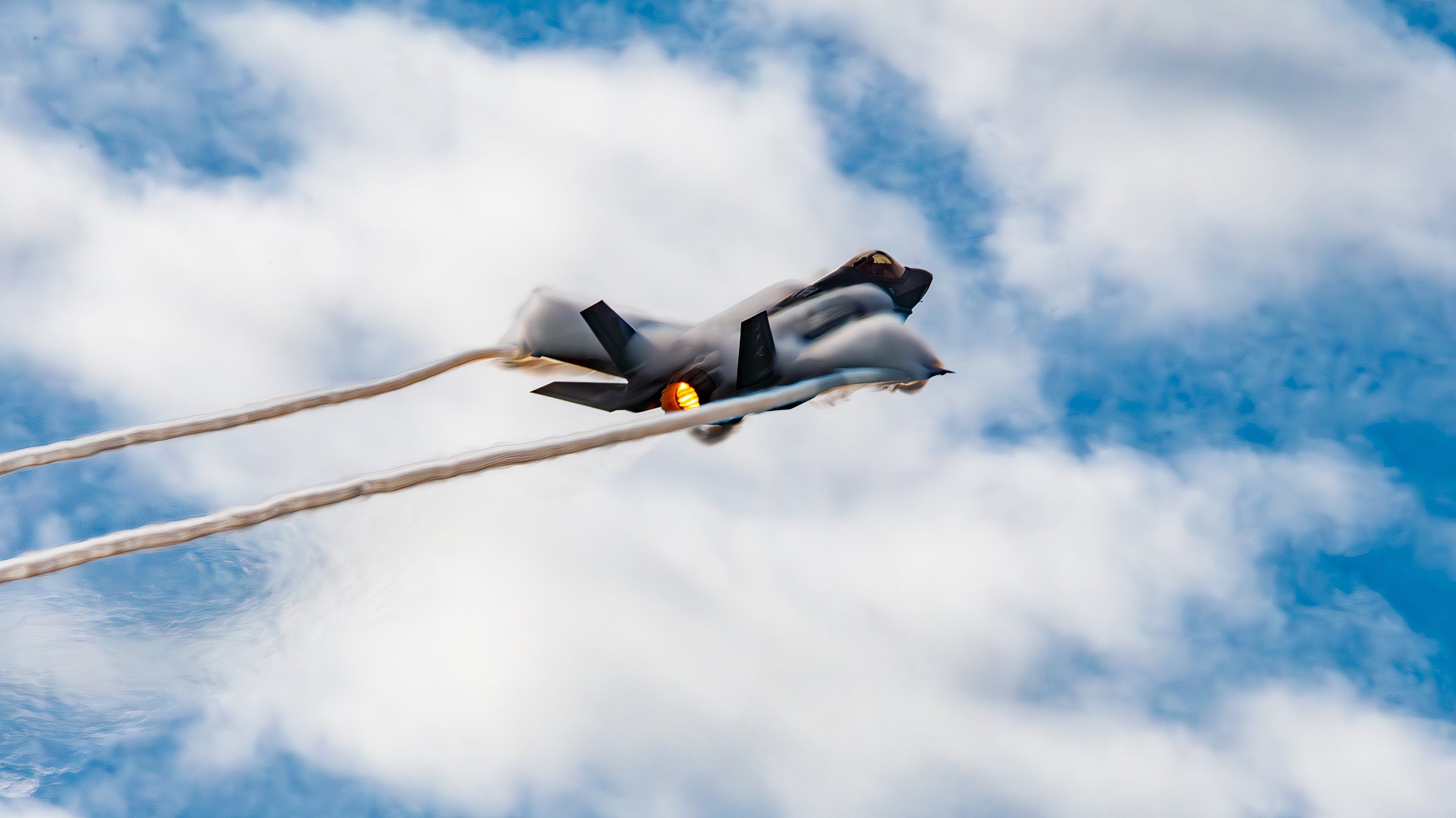 "SHE RISES ON HER OWN VAPES AND BURNER" - Major "Beo" Takes the F-35A Up Over Pacific Airshow