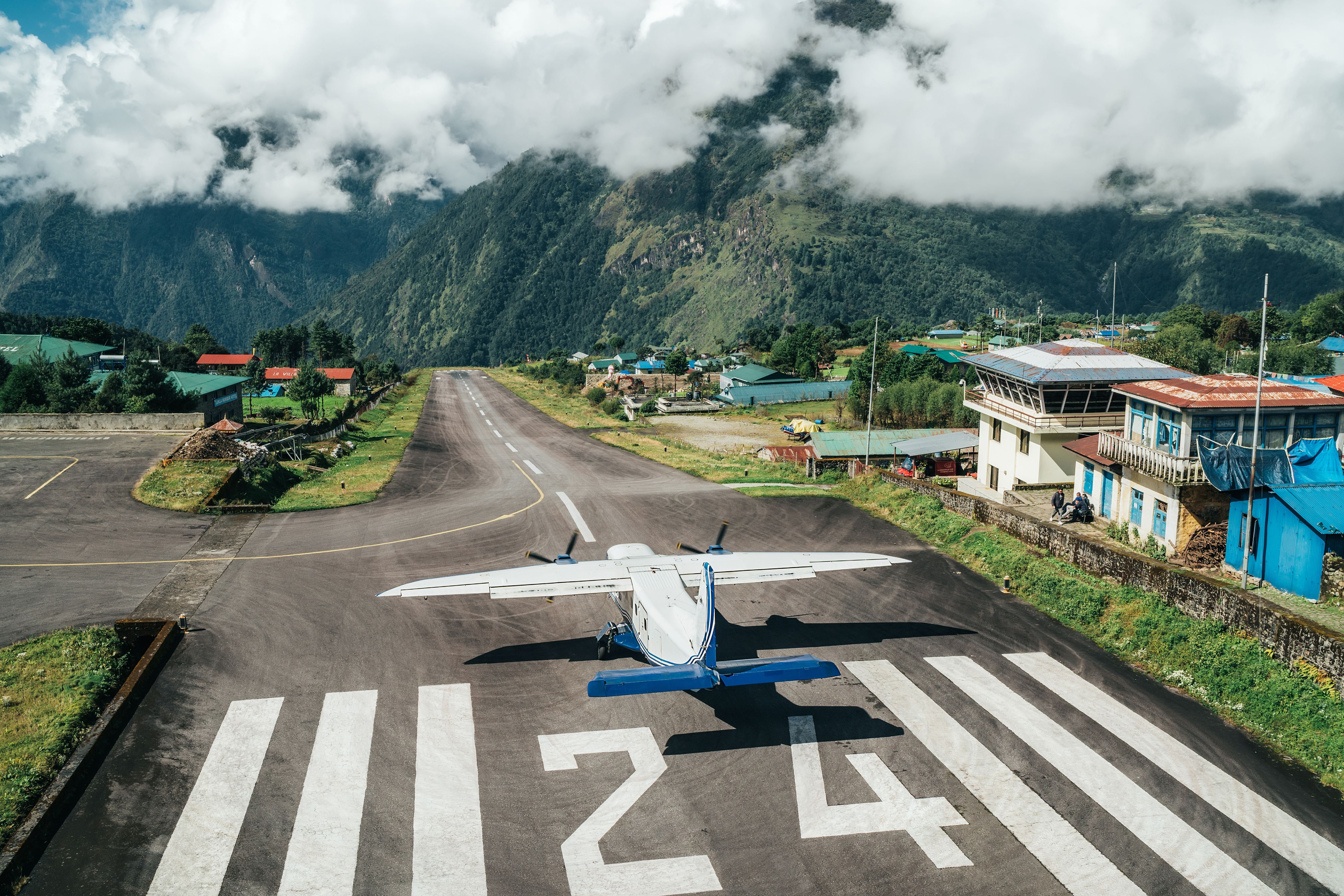 Tenzing-Hillary Airport (LUA)