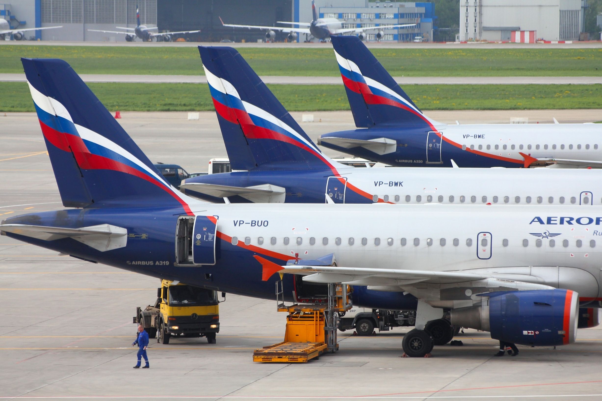 Aeroflot Airbus A320s lined up