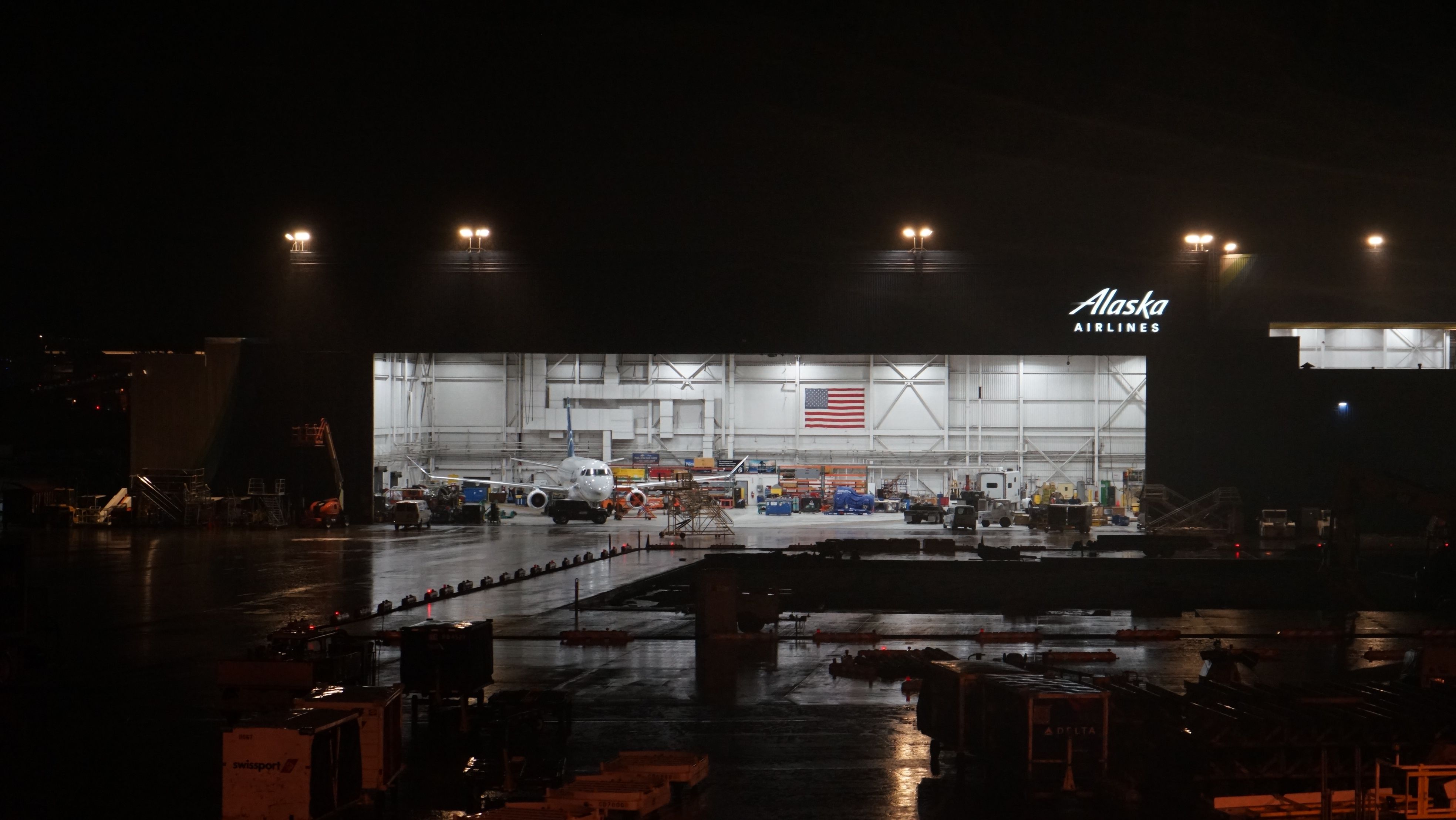 alaska airlines hangar