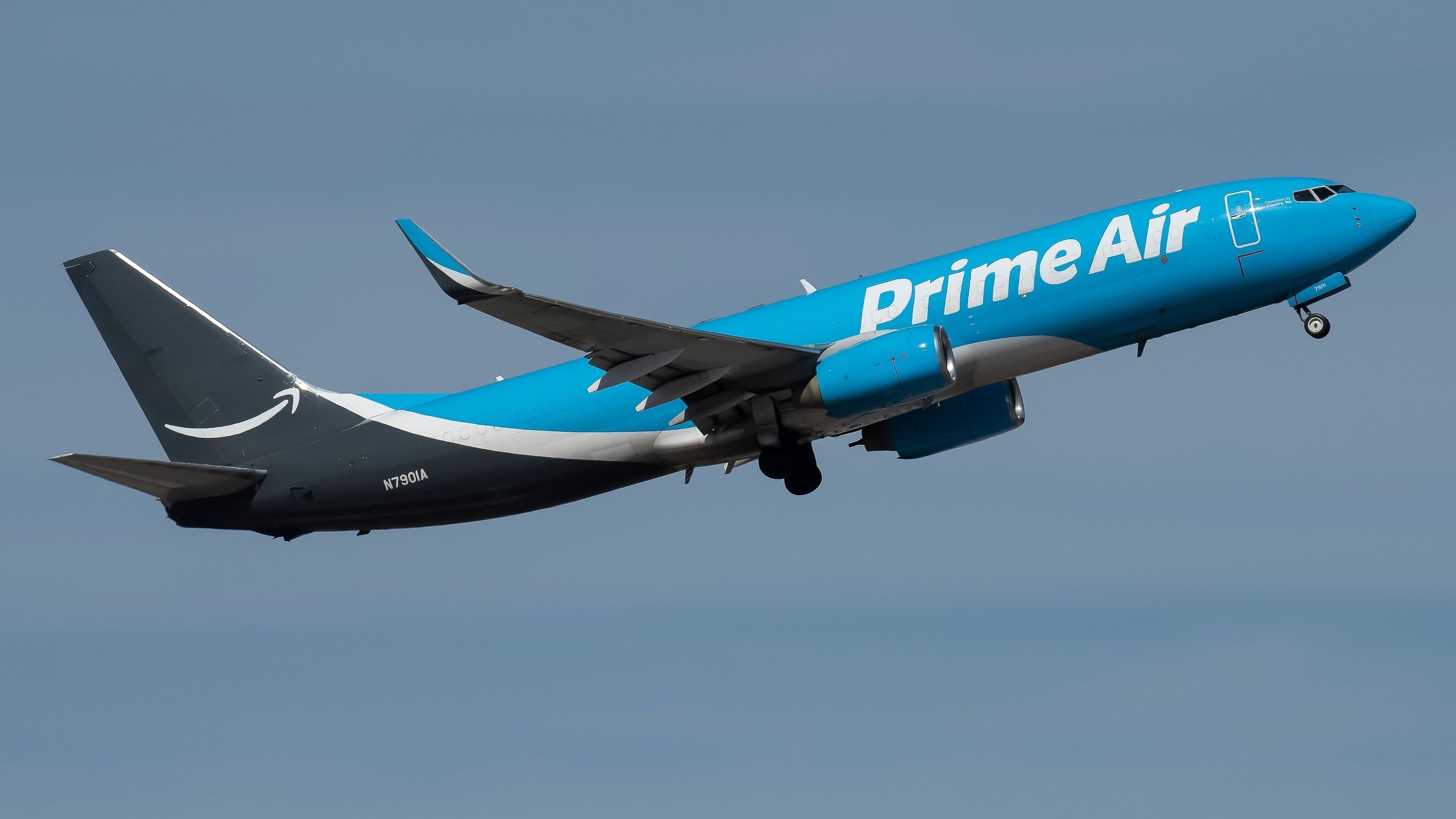 Amazon Air (Prime Air) Boeing 737-800BCF operated by Sun Country Airlines taking off from Phoenix Sky Harbor International Airport.