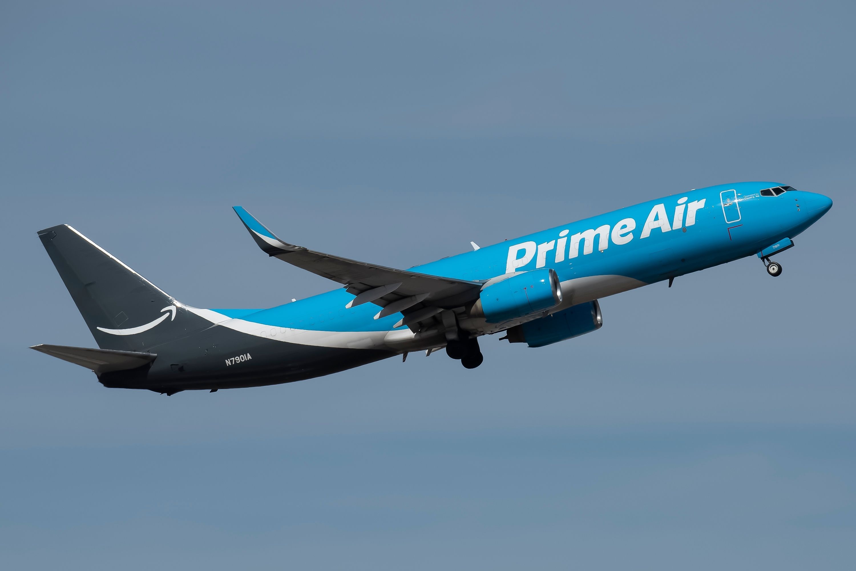 Amazon Air (Prime Air) Boeing 737-800BCF operated by Sun Country Airlines departing from Phoenix Sky Harbor International Airport.