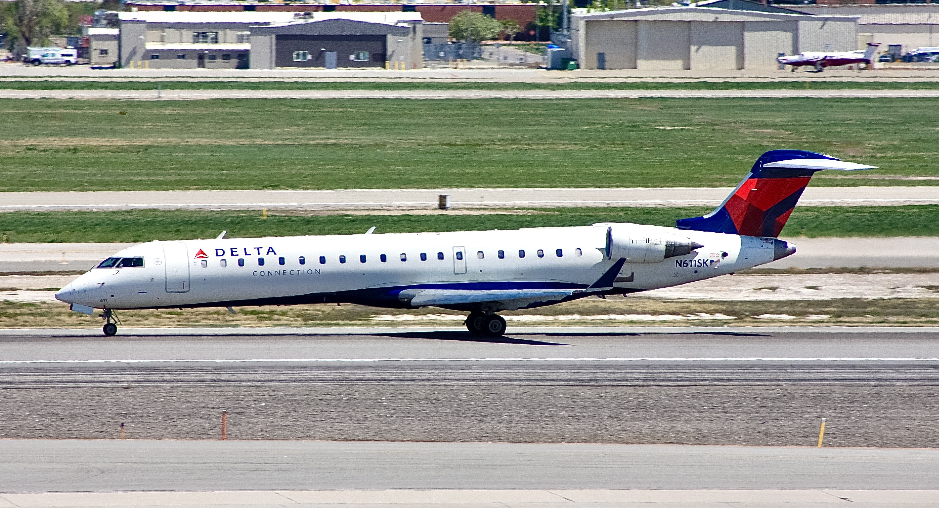 達美航空 (SkyWest Airines) 龐巴迪 CRJ700 (N611SK)。