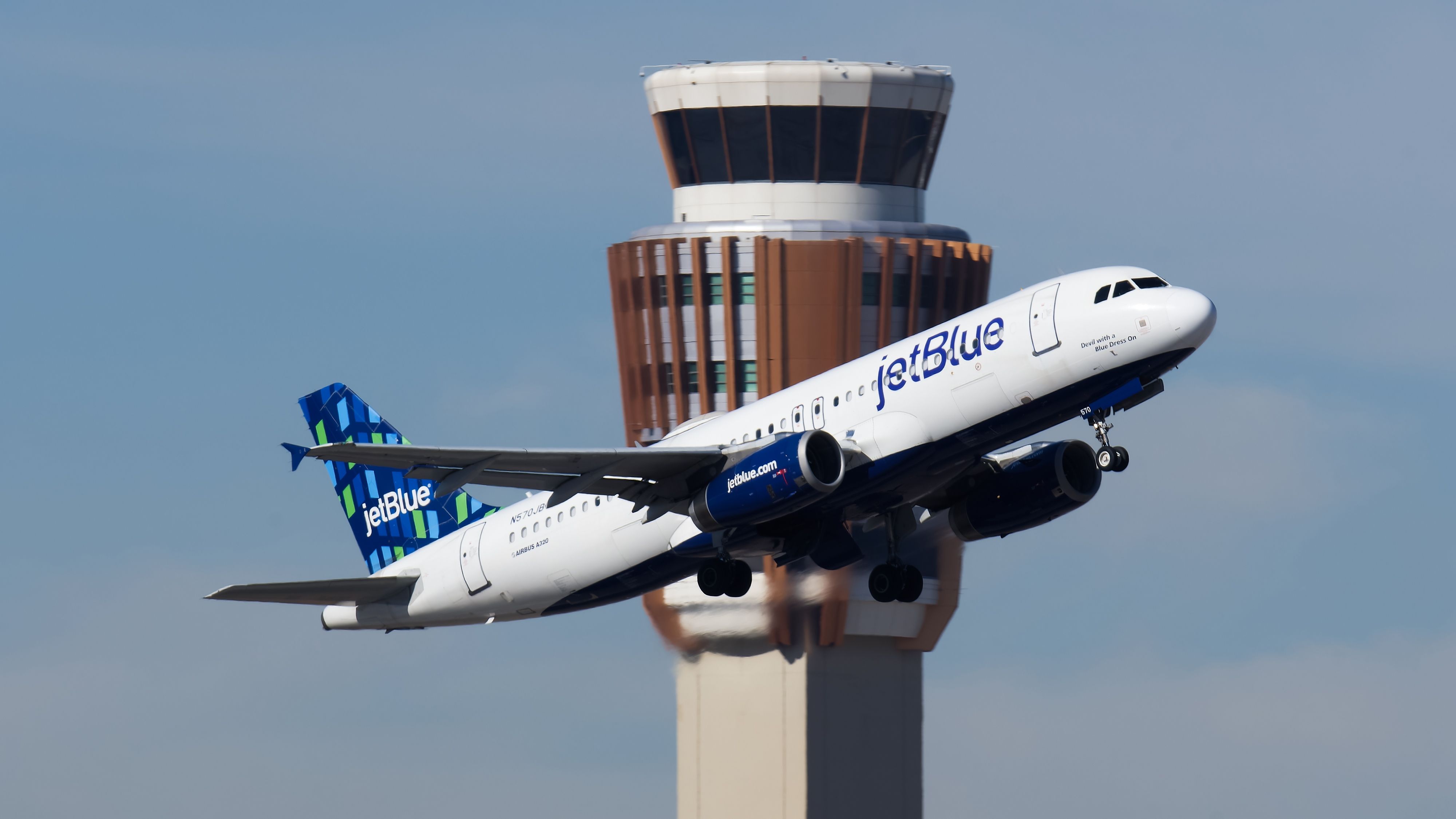 JetBlue Airways Airbus A320 departing from Phoenix Sky Harbor International Airport. 