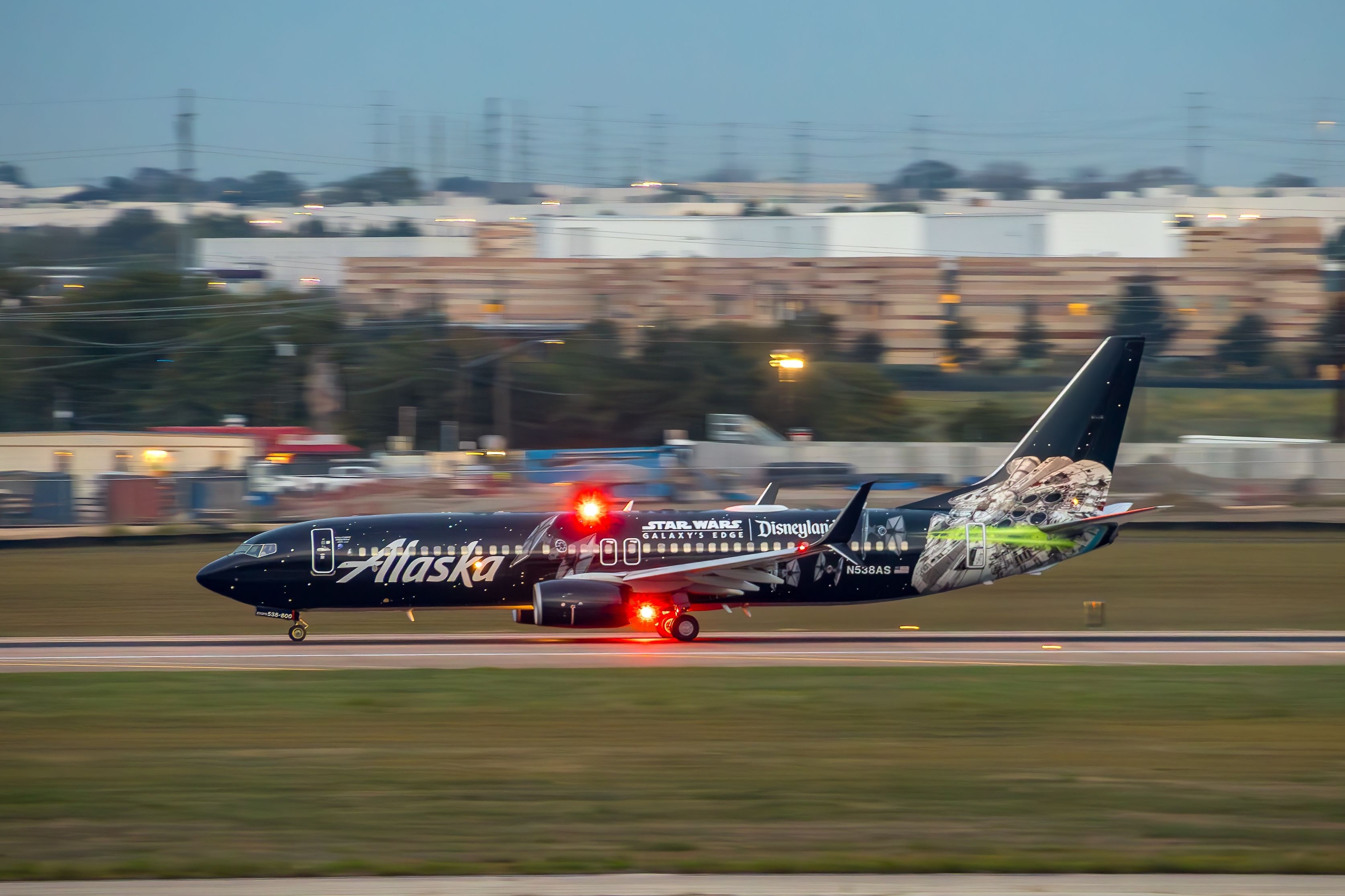 Austin-Bergstrom International Airport Alaska Airlines Boeing 737-890 Star Wars Livery