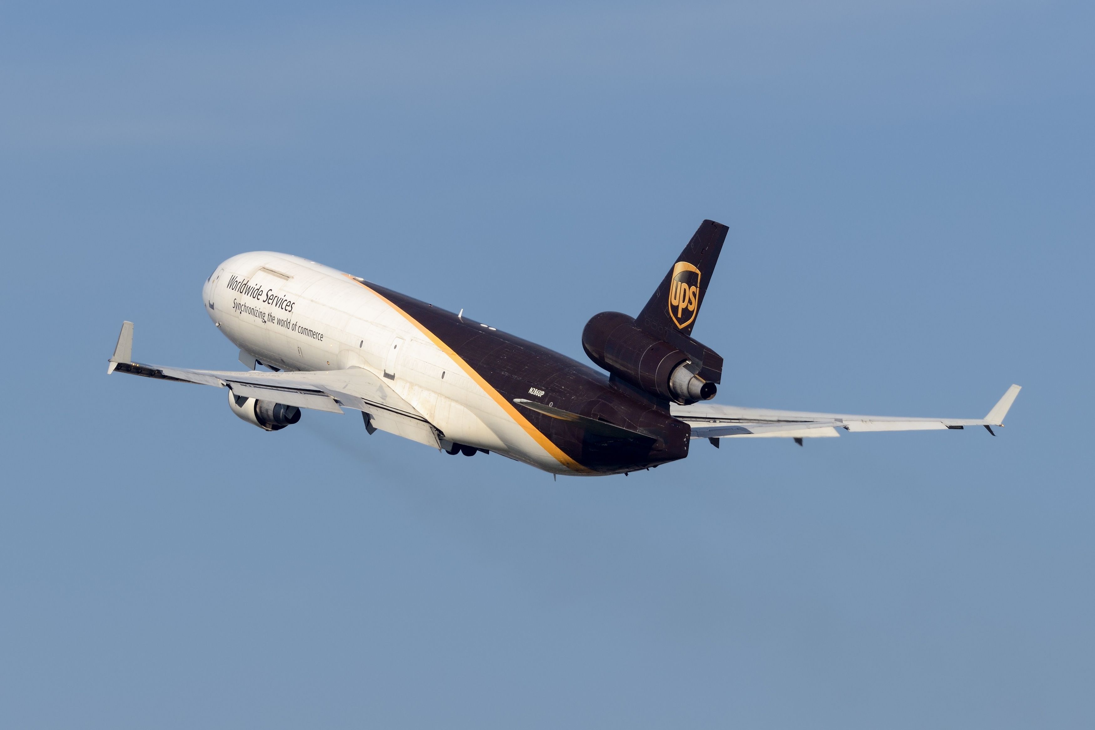 Ups mcdonnell Douglas MD-11 (N286up) take off.