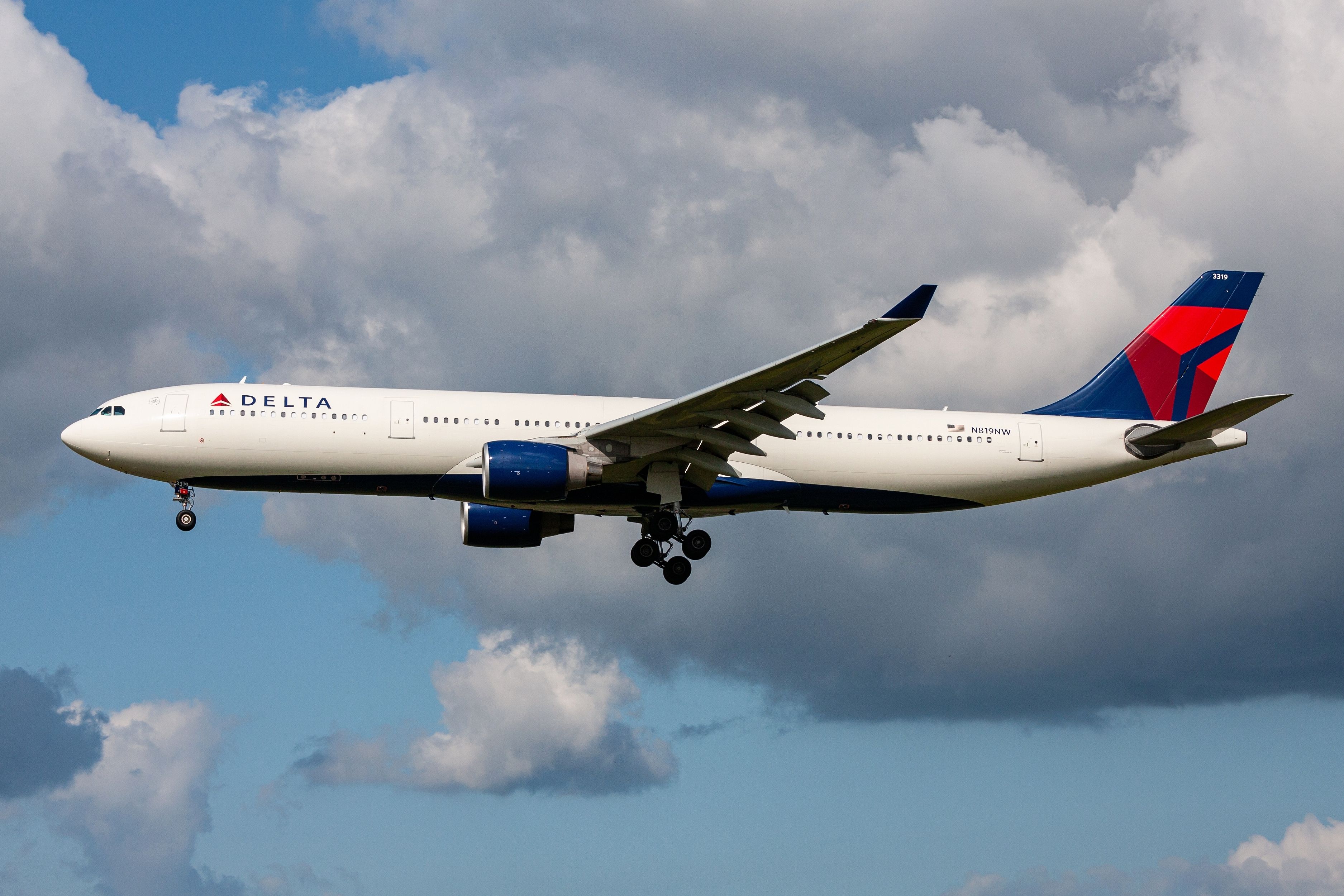 Delta Air Lines Airbus A330-300 Returns To Amsterdam Due To Landing Gear Retraction Issues