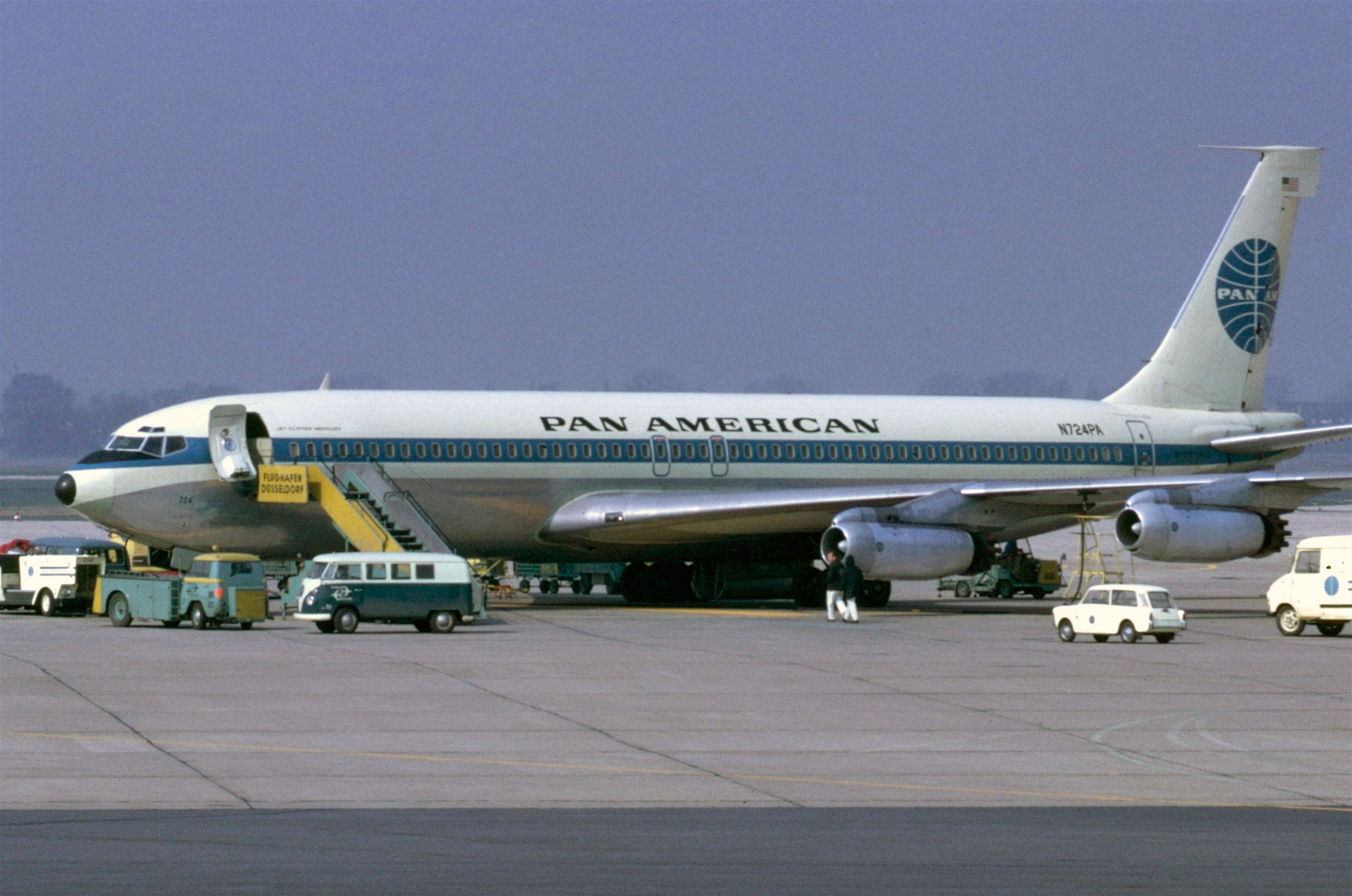 1969 年 4 月，德國杜塞爾多夫的一架泛美波音 707 B707-321 N724PA