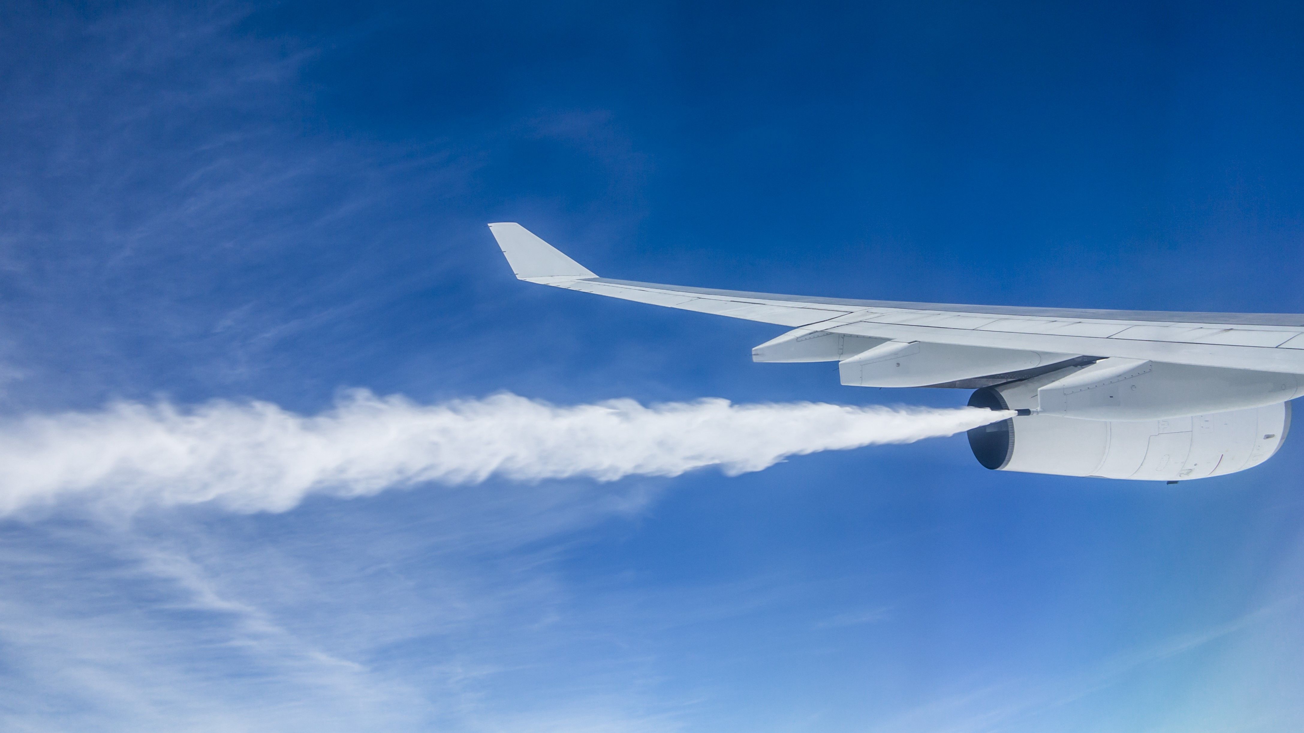 Airplane Dumping Fuel Inflight