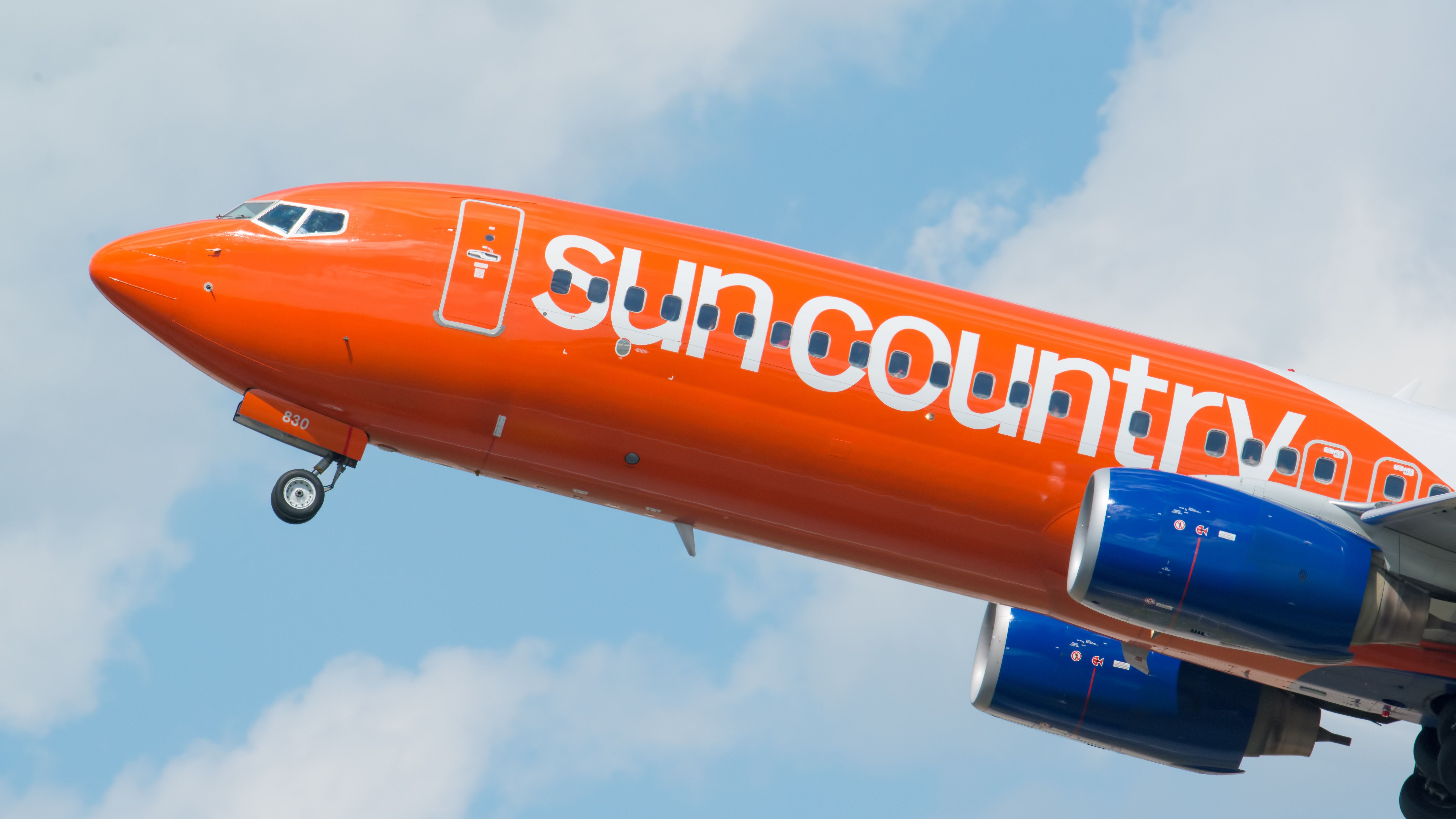 Sun Country Airlines Boeing 737-800 departing shutterstock_1434943067