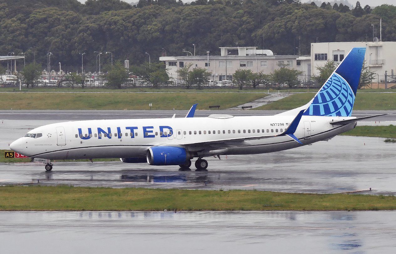 UA 737-800 taxiing in Tokyo