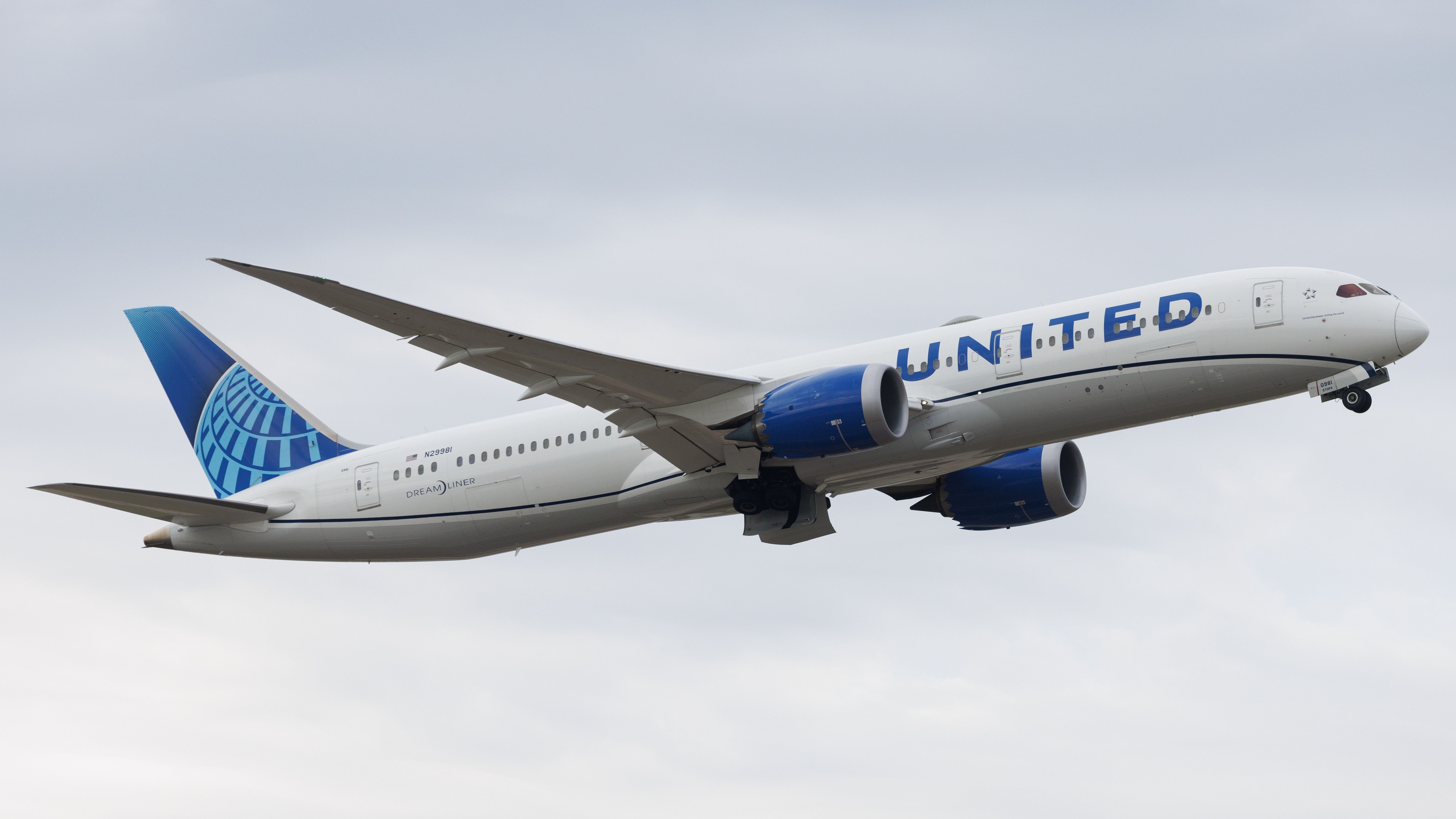 United Airlines Boeing 787-9 at LHR shutterstock_2400014209