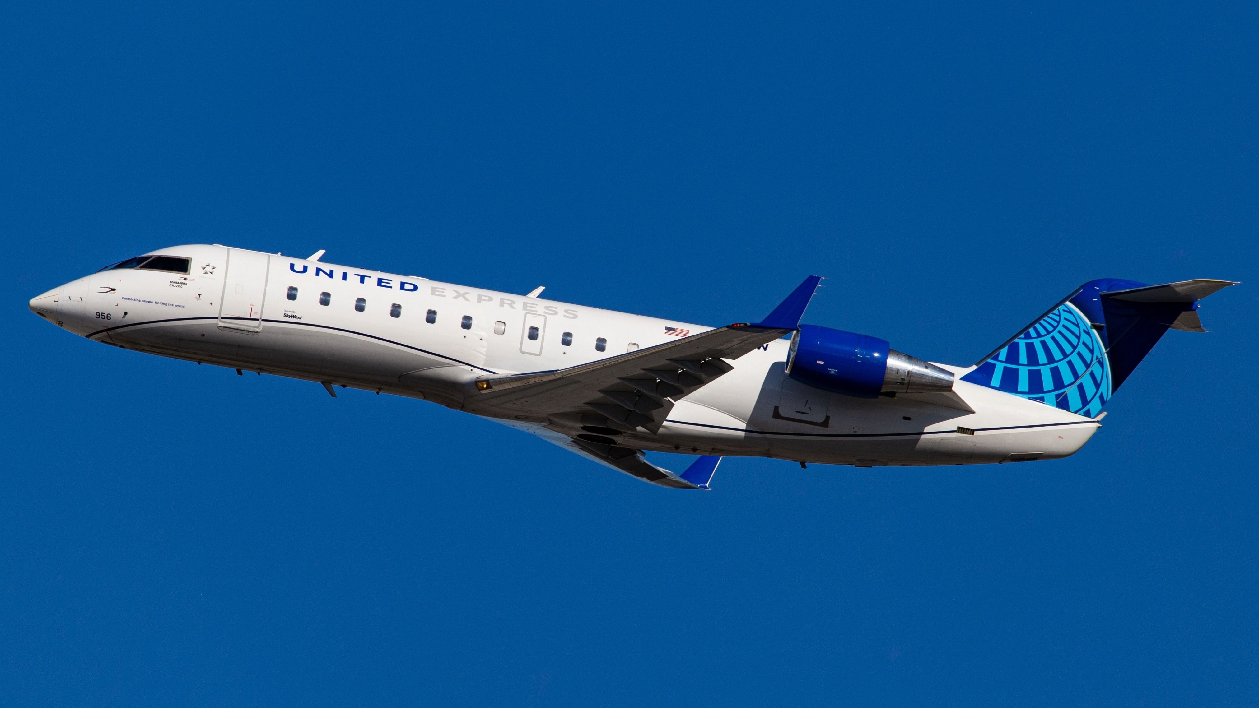 United Airlines To Begin Bombardier CRJ200 Flights Between Chicago ...