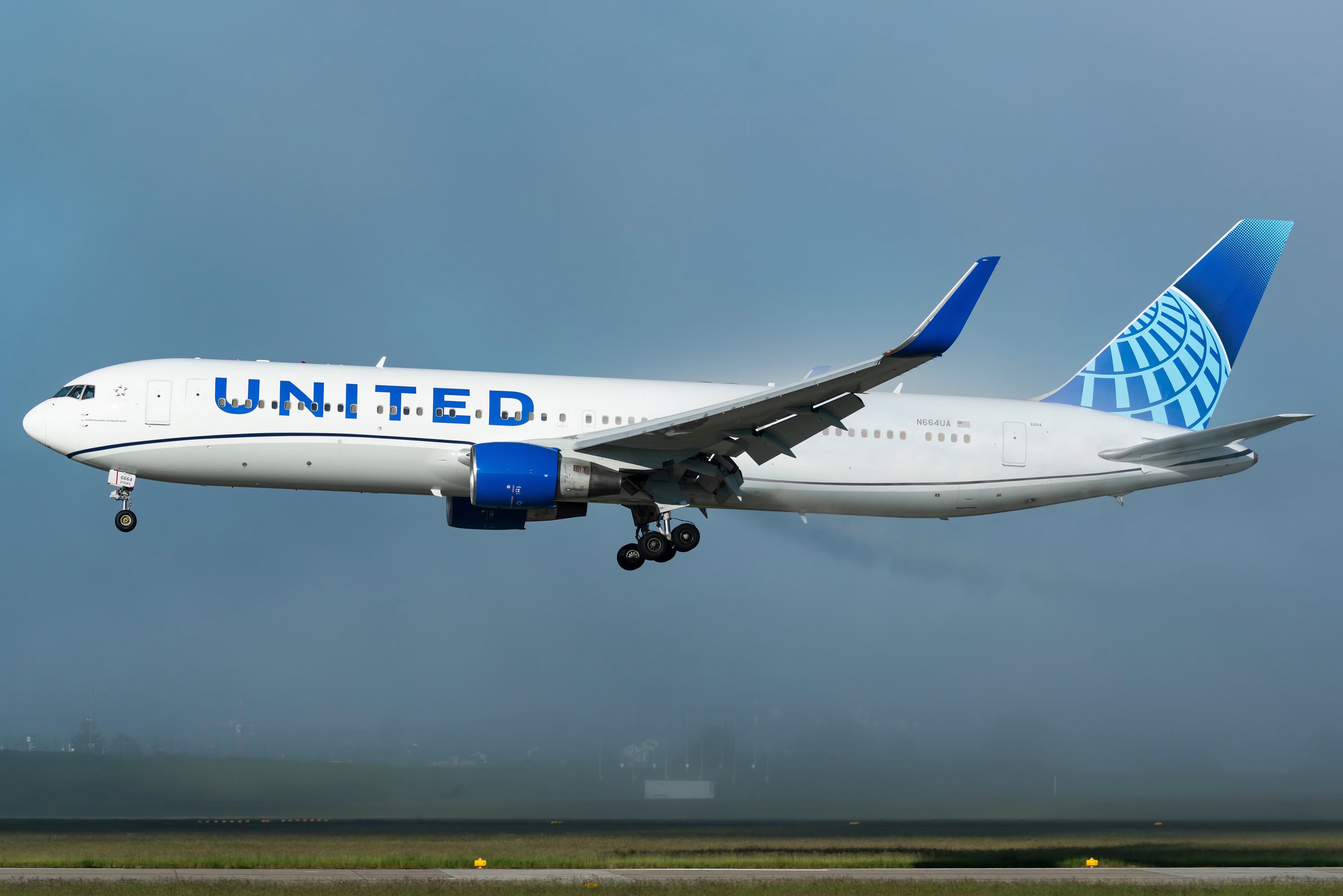 United high-J 767-300ER