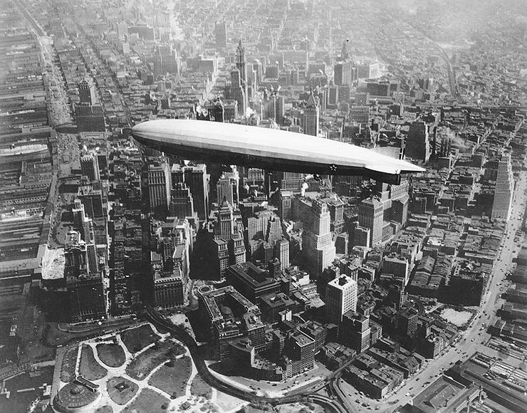 USS Los Angeles airship over Manhattan