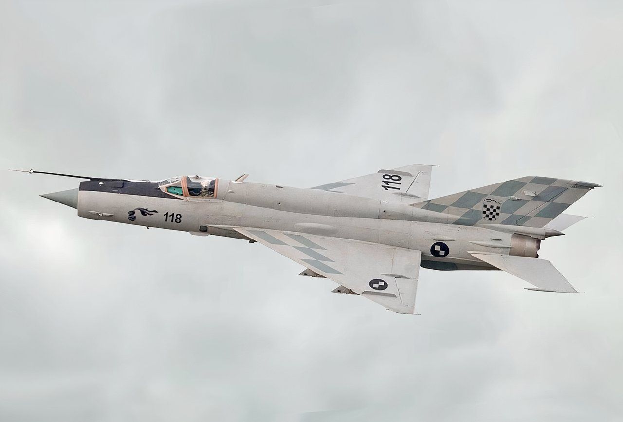 1280px-Croatian_MiG-21_（裁切）