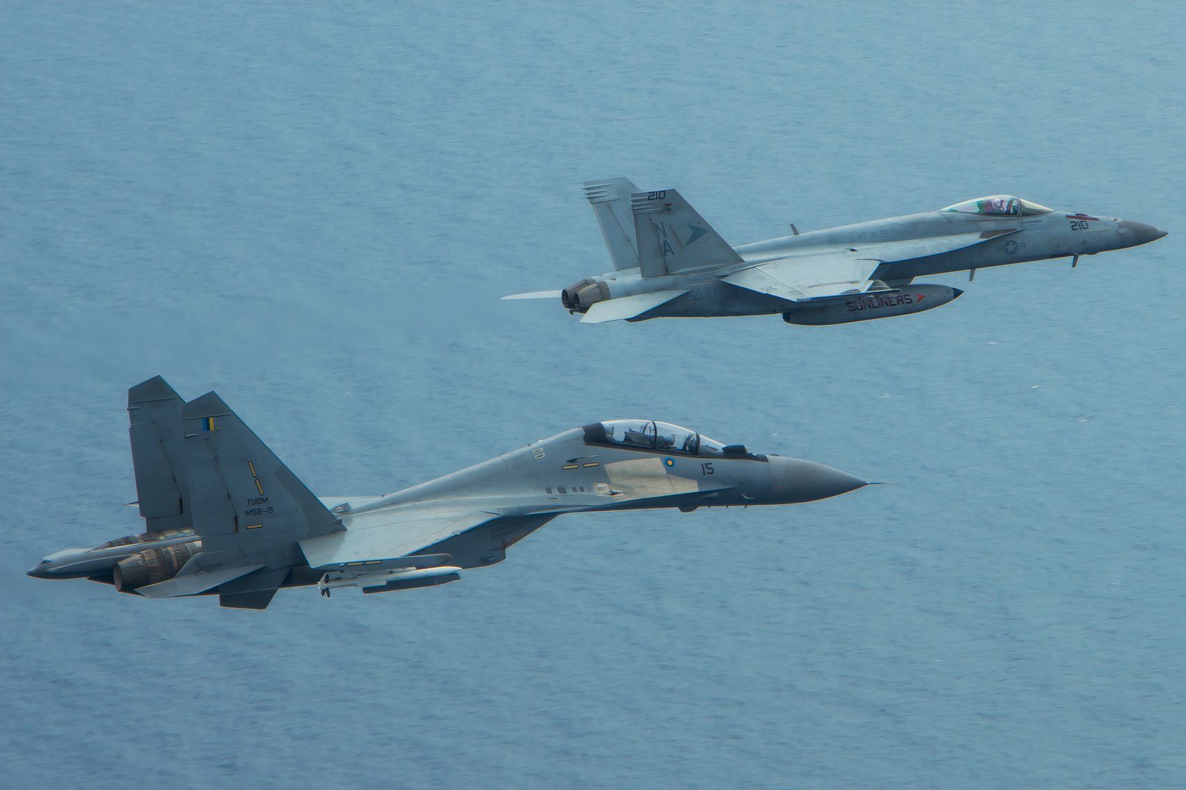 1927475 - Su-30MKM and F/A-18E Super Hornet