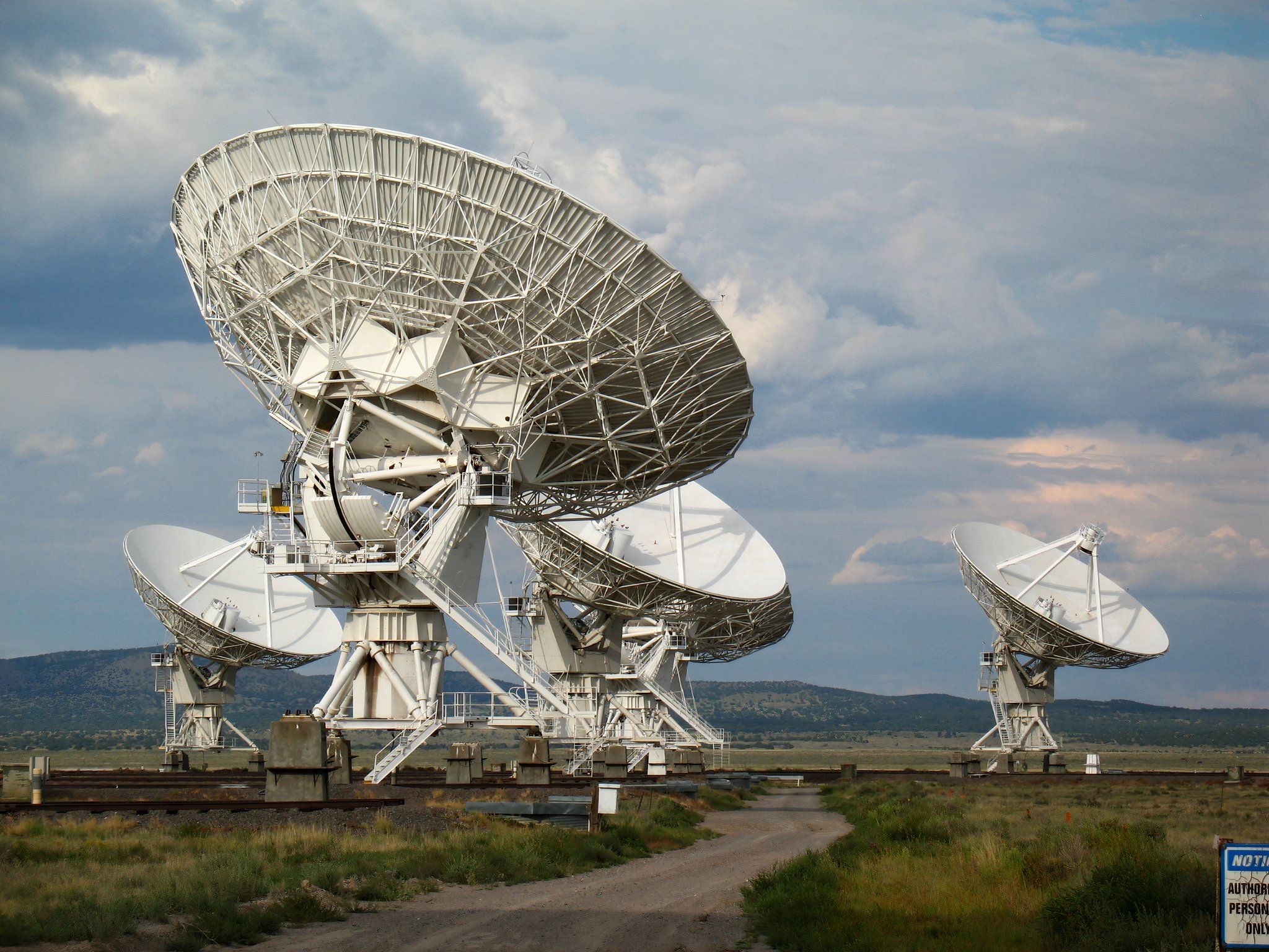 The Very Large Array (VLA) is a radio astronomy observatory located on the Plains of San Augustin in New Mexico,