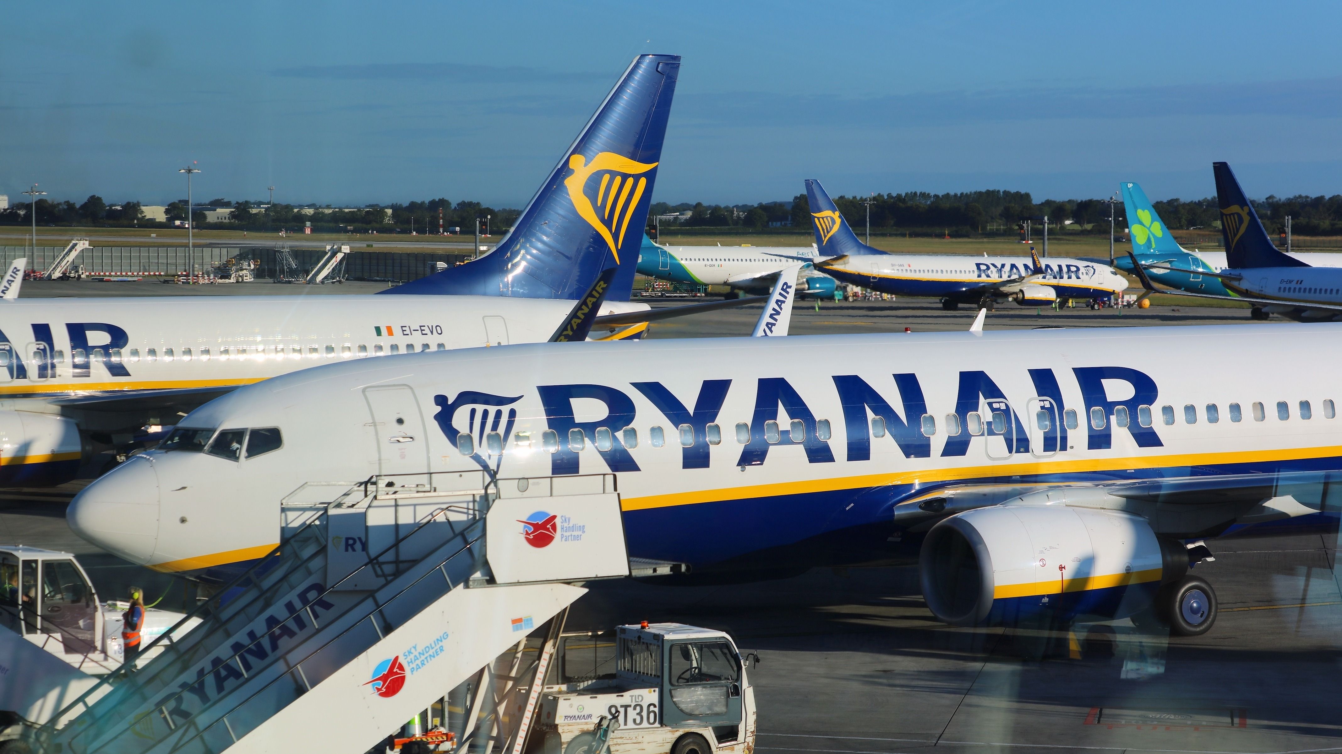 Aer Lingus and Ryanair aircraft at DUB shutterstock_2505357619