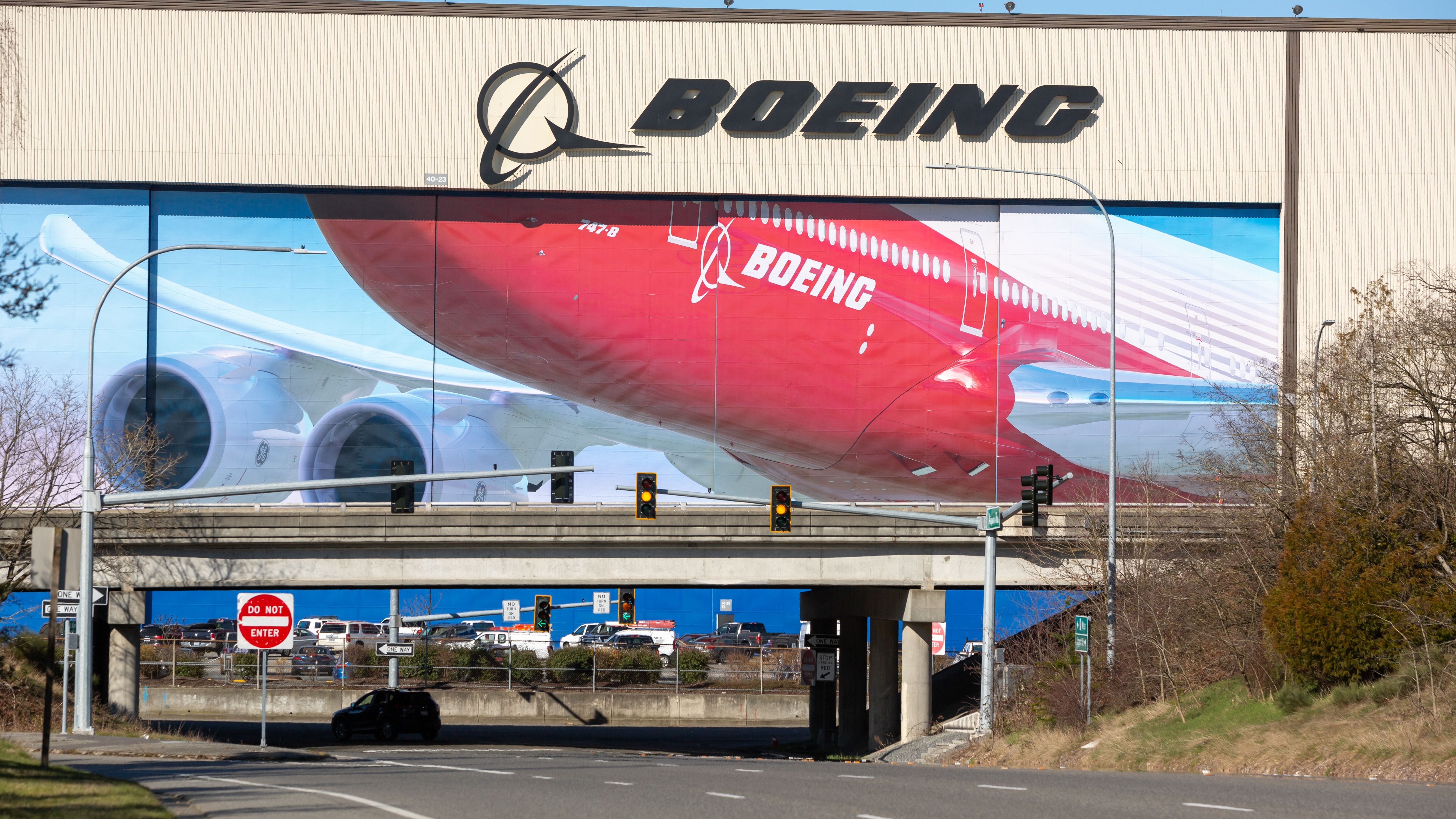 Boeing Hands Out Layoff Notices While Setting Up For Its Next