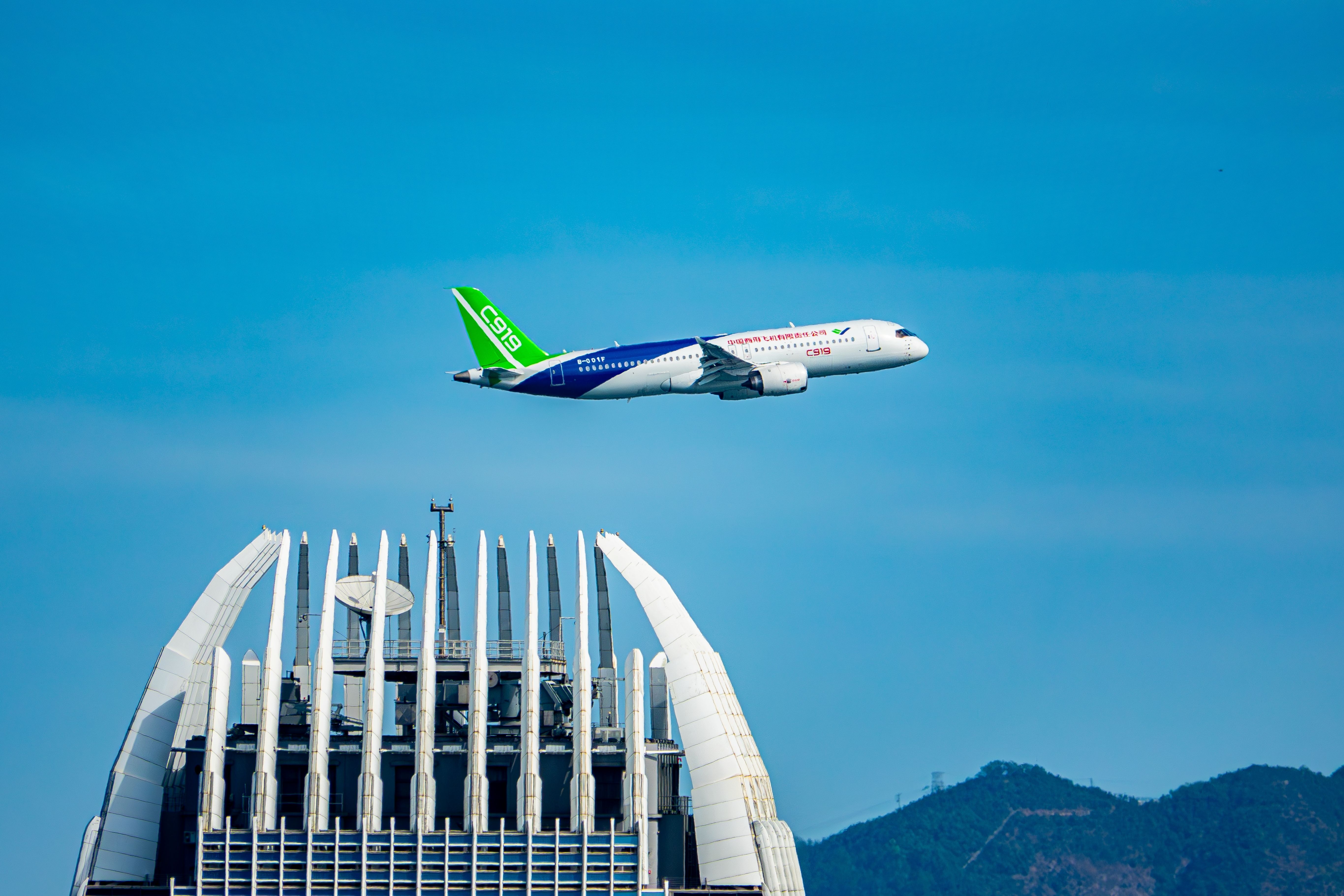 C919 low pass Victoria Harbor_3_2_2411363361