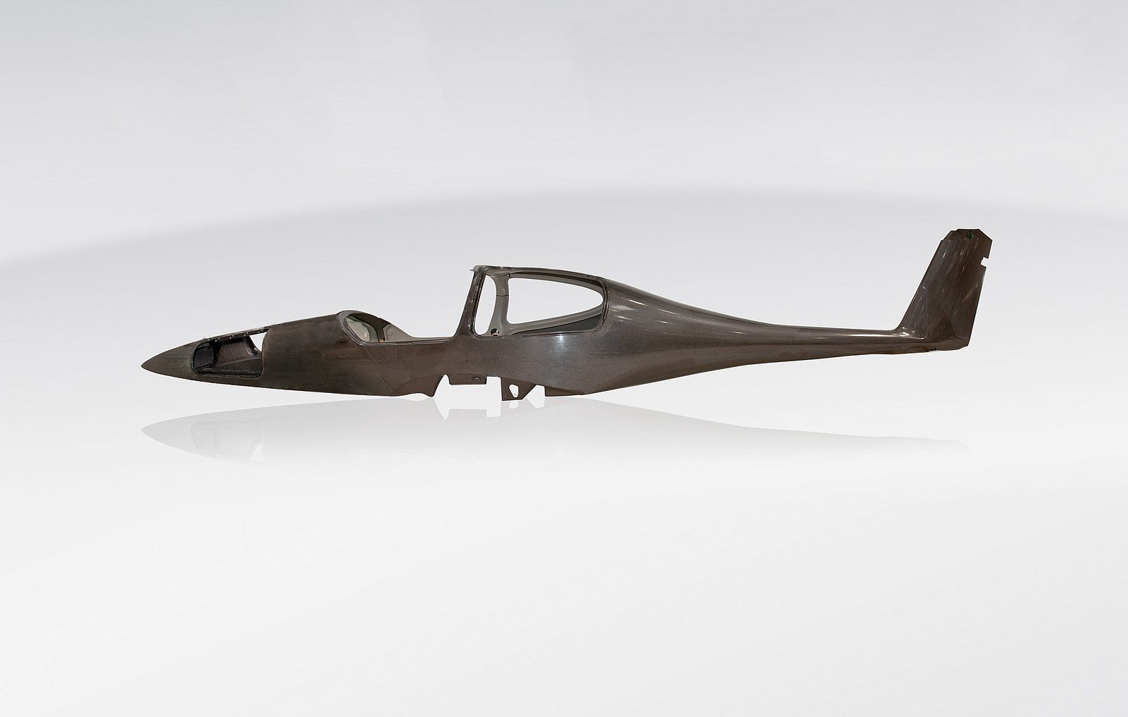 Diamond Aircraft bonded carbon composite fuselage