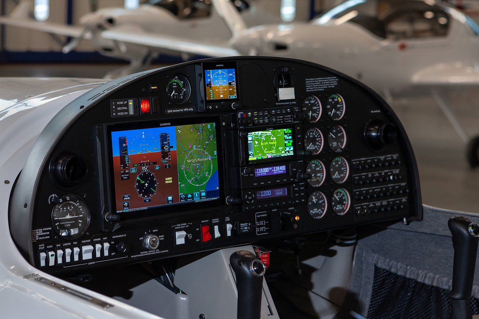 Diamond_DA20C1_Instrument_Panel