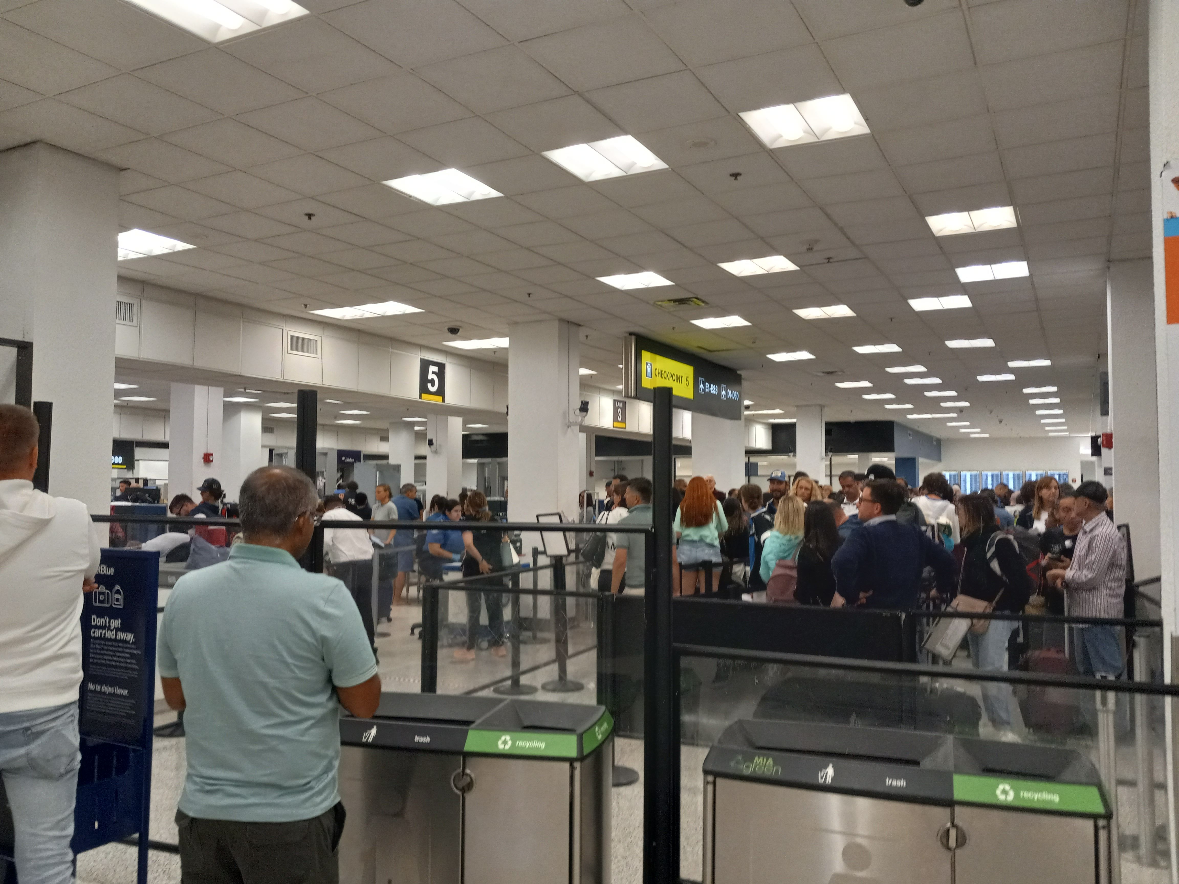 Miami_International_Airport_(MIA)_June_2024_(22) TSA