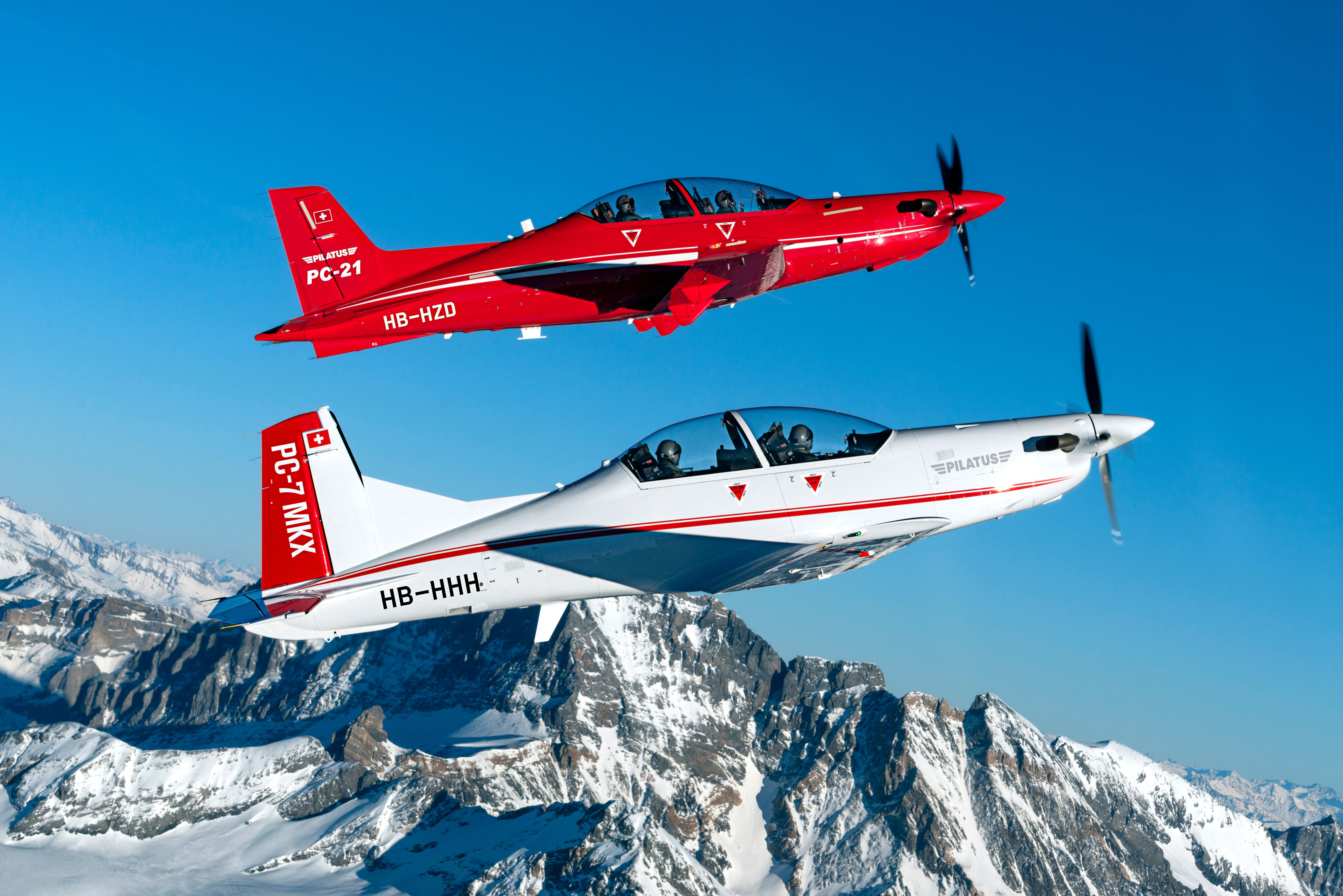 PC-21 和 PC-7 MKX