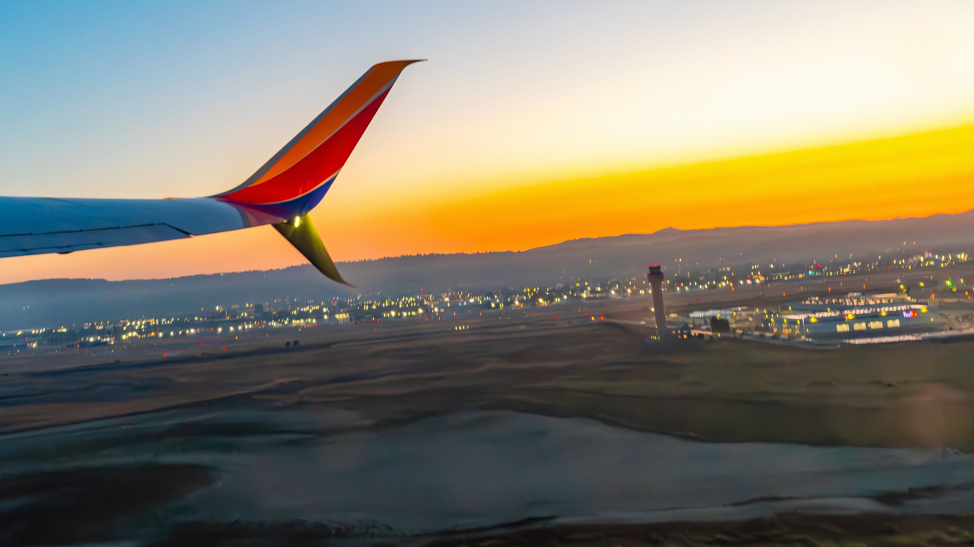 Viewing OAK Airport at Sunrise From A Southwest Airlines 737-800 - 16x9