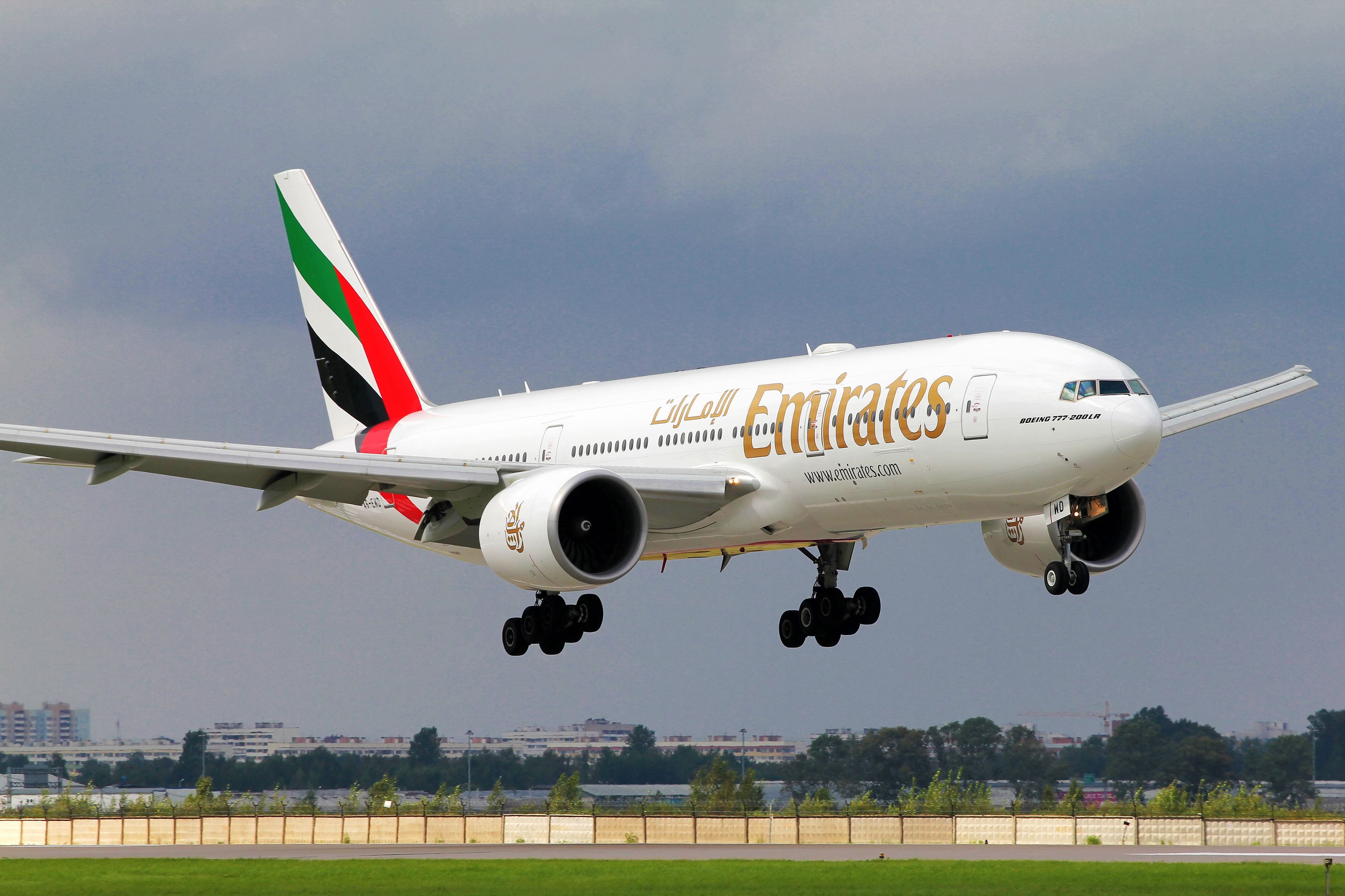 Emirates Boeing 777-200R Landing