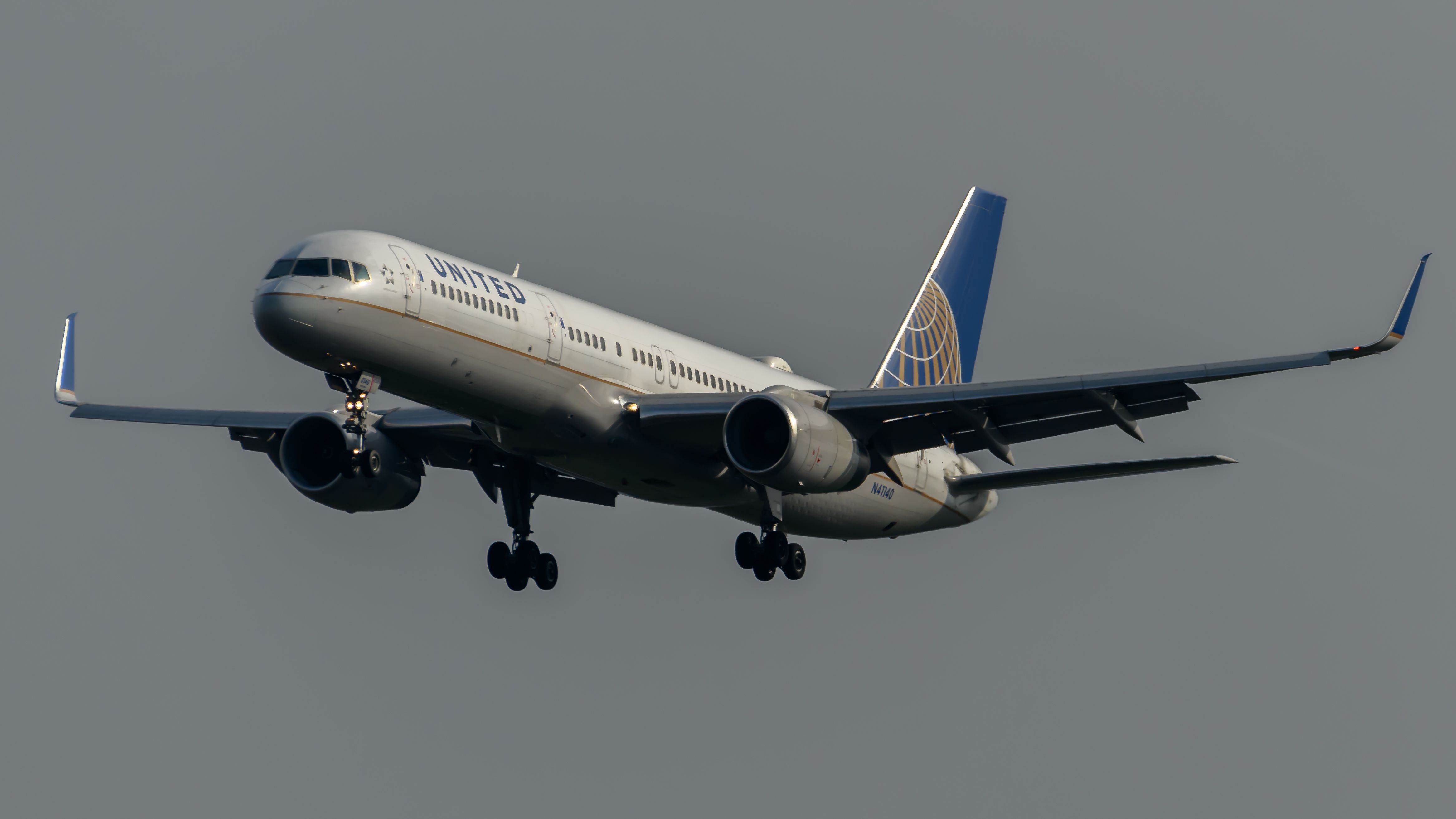 United 757 Landing In London