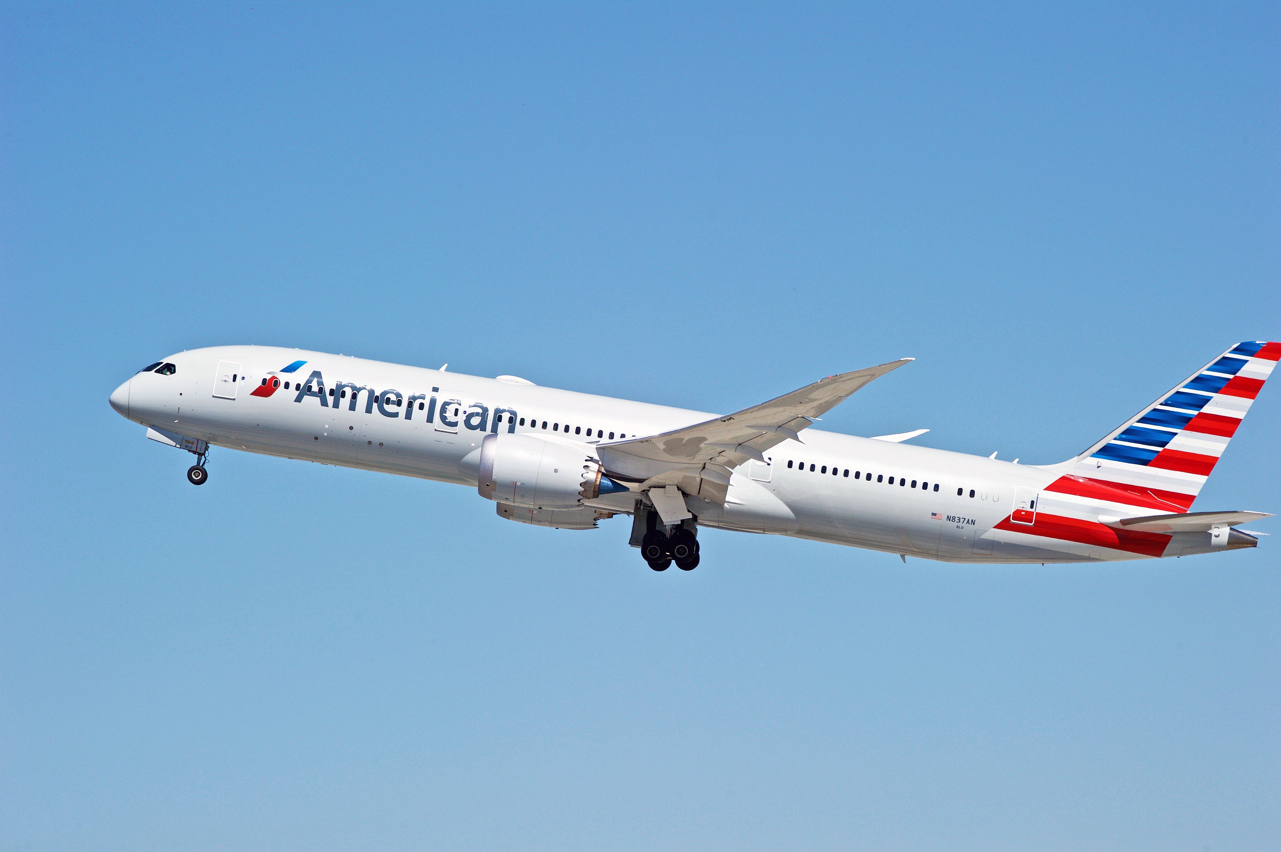 An American Airlines Boeing 787-9 Dreamliner