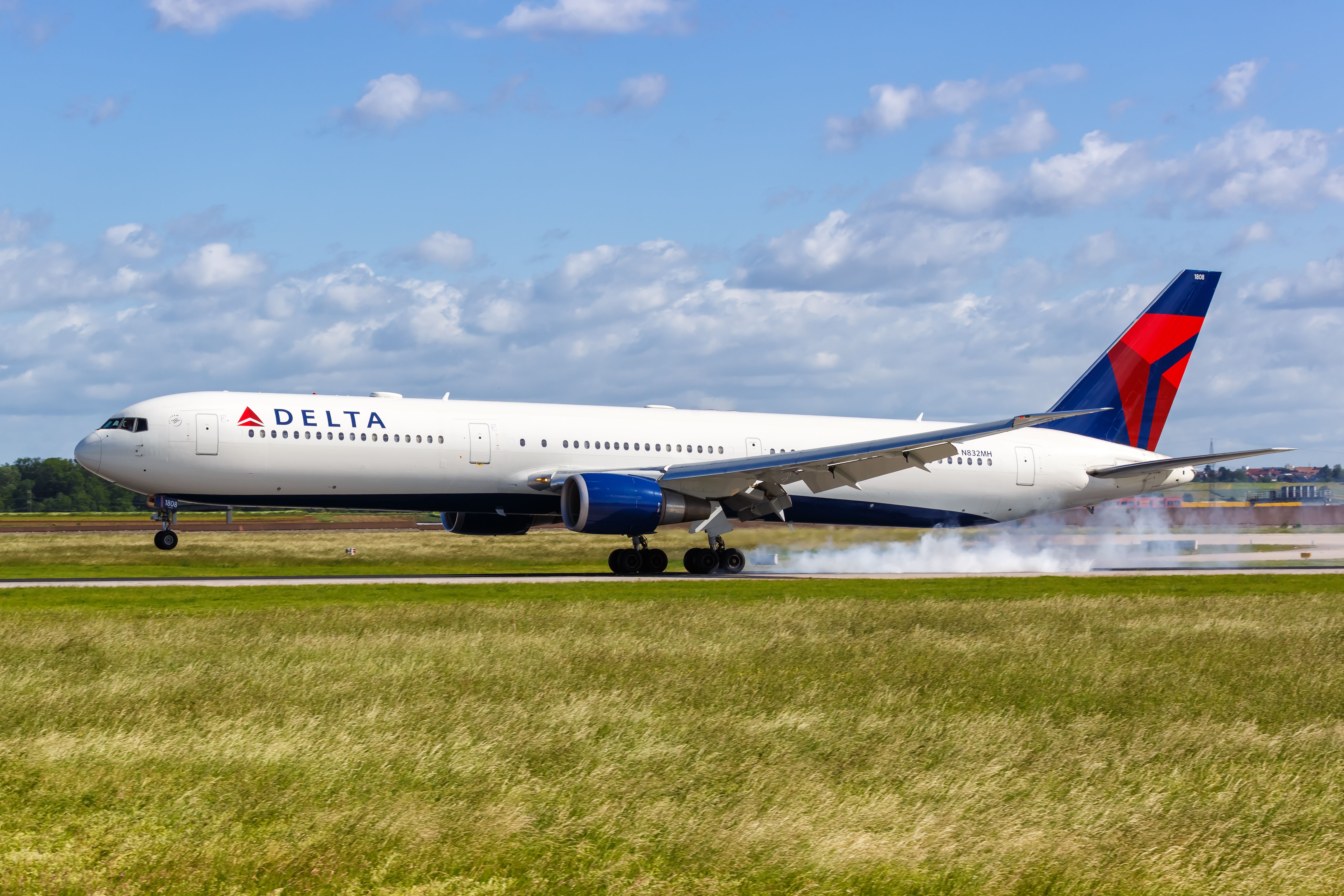 Delta Boeing 767 Landing In Stuttgart