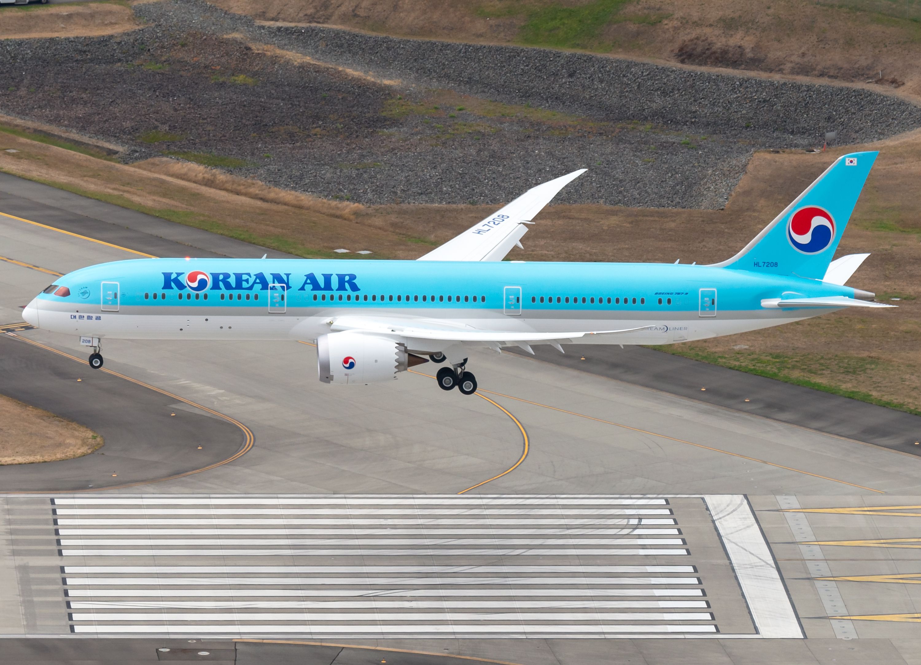 Korean Air Boeing 787 Landing In Everett