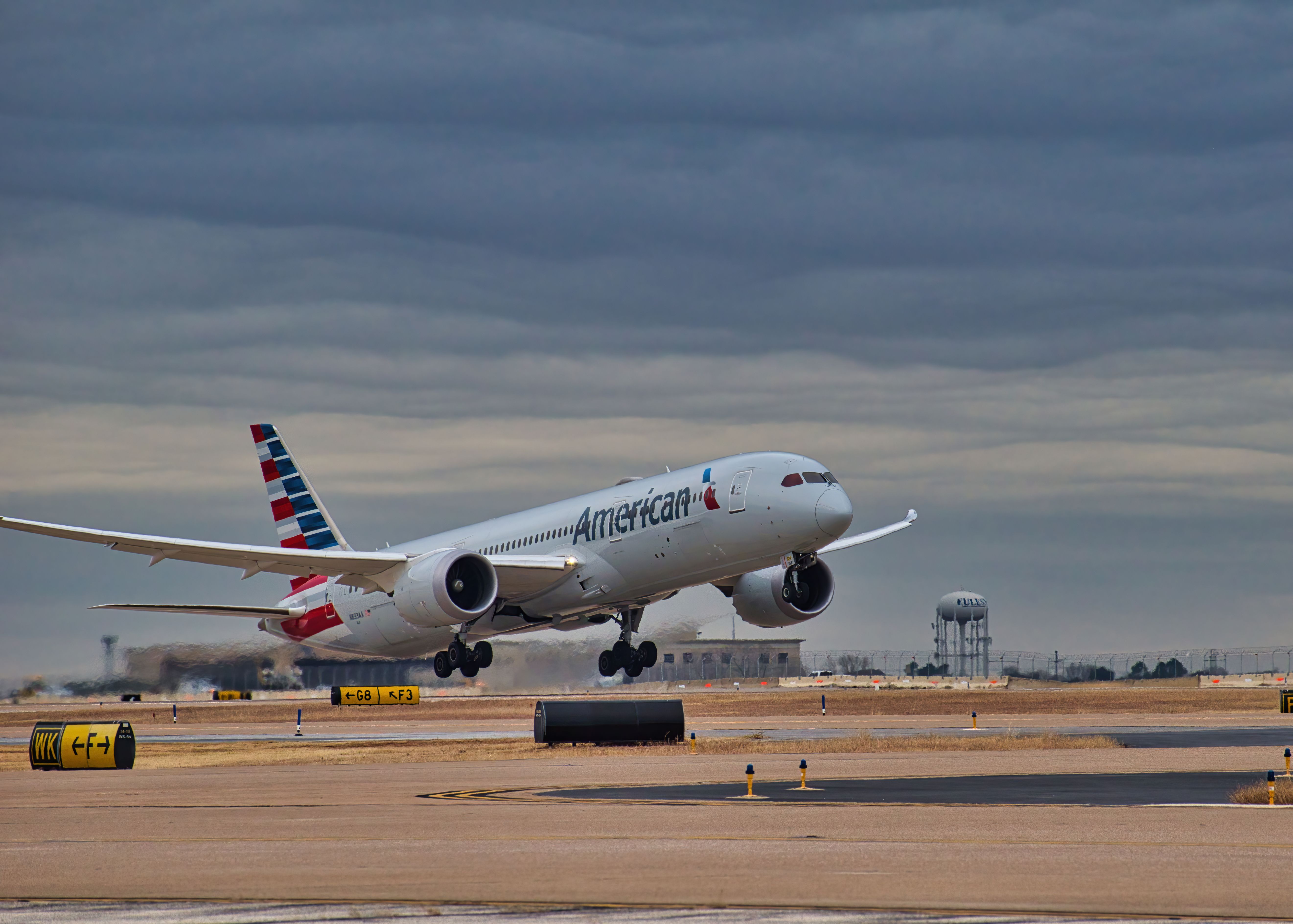 American Airlines Boeing 787 Departing Dallas