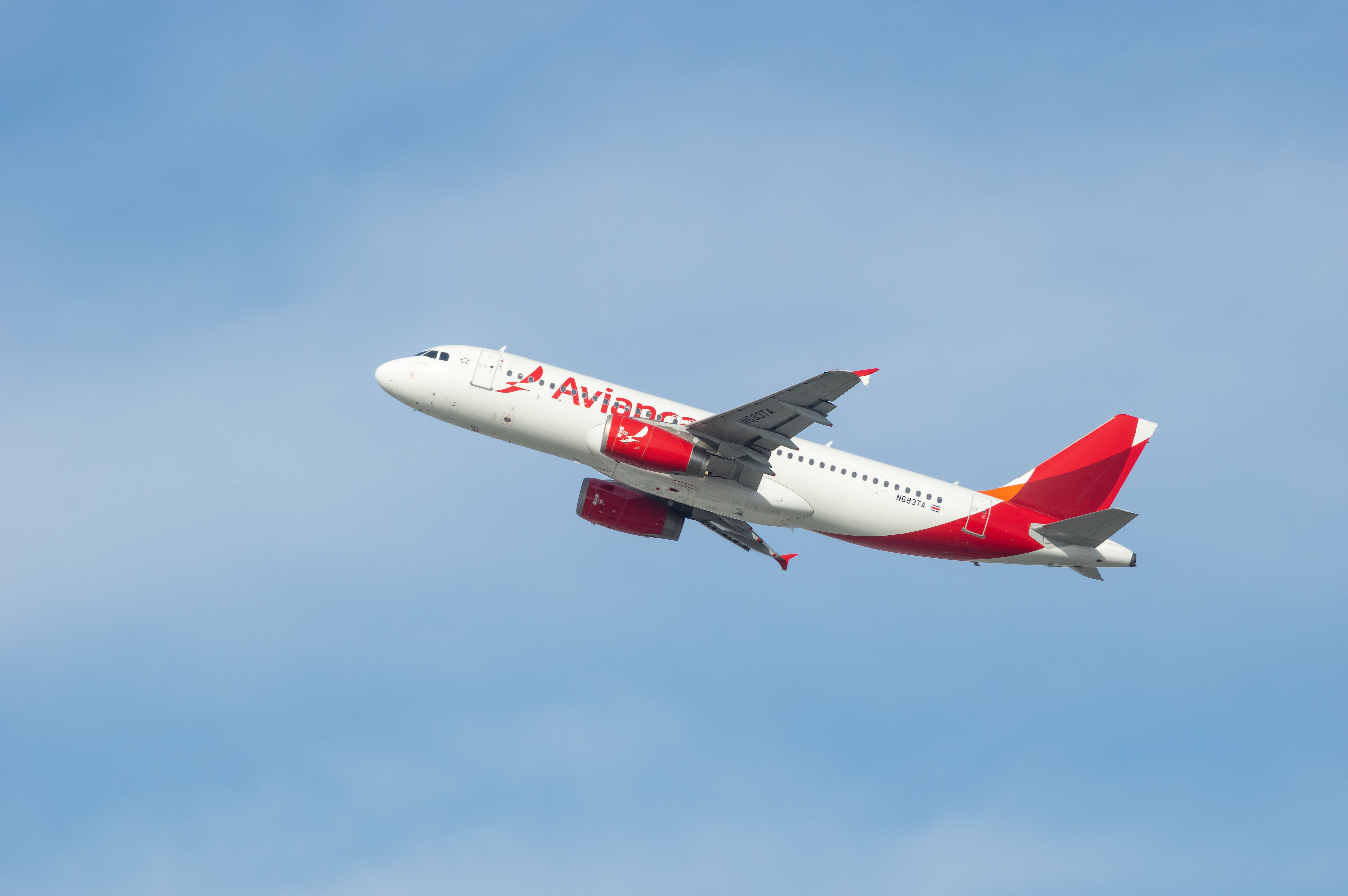 Avianca Airbus A320-233 with registration N683TA airborne over LAX