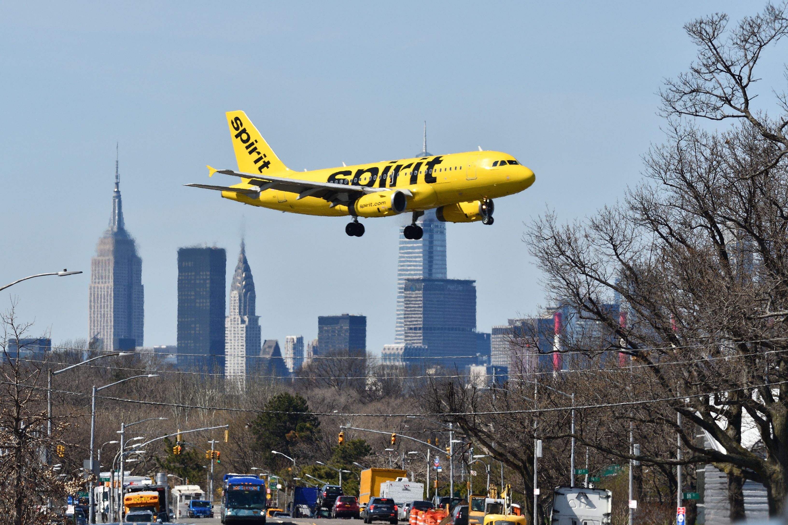 A Spirit Airlines A320 approaches LaGuardia runway 4