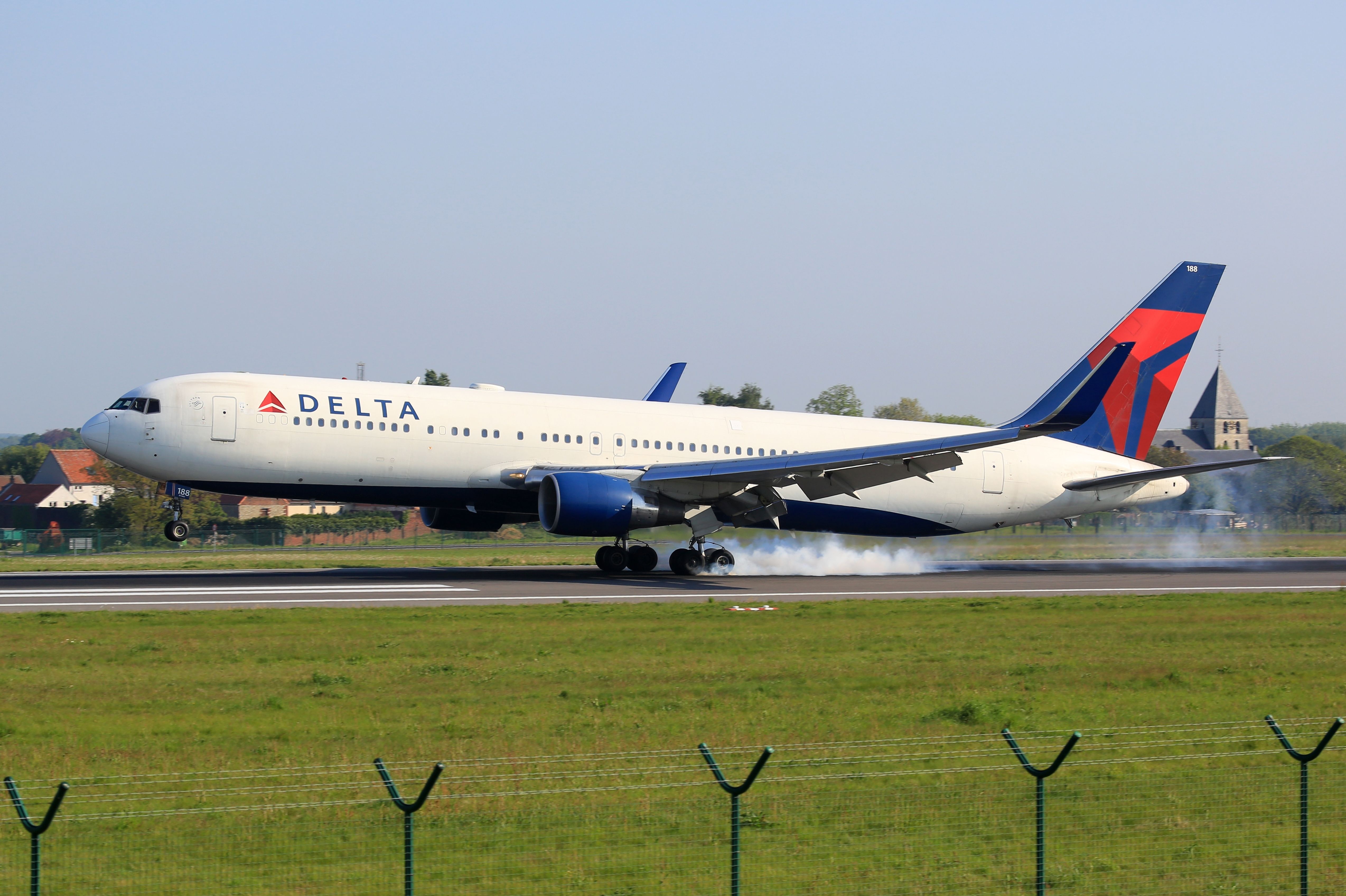 Delta Air Lines Boeing 767-300 Landing In Brussels