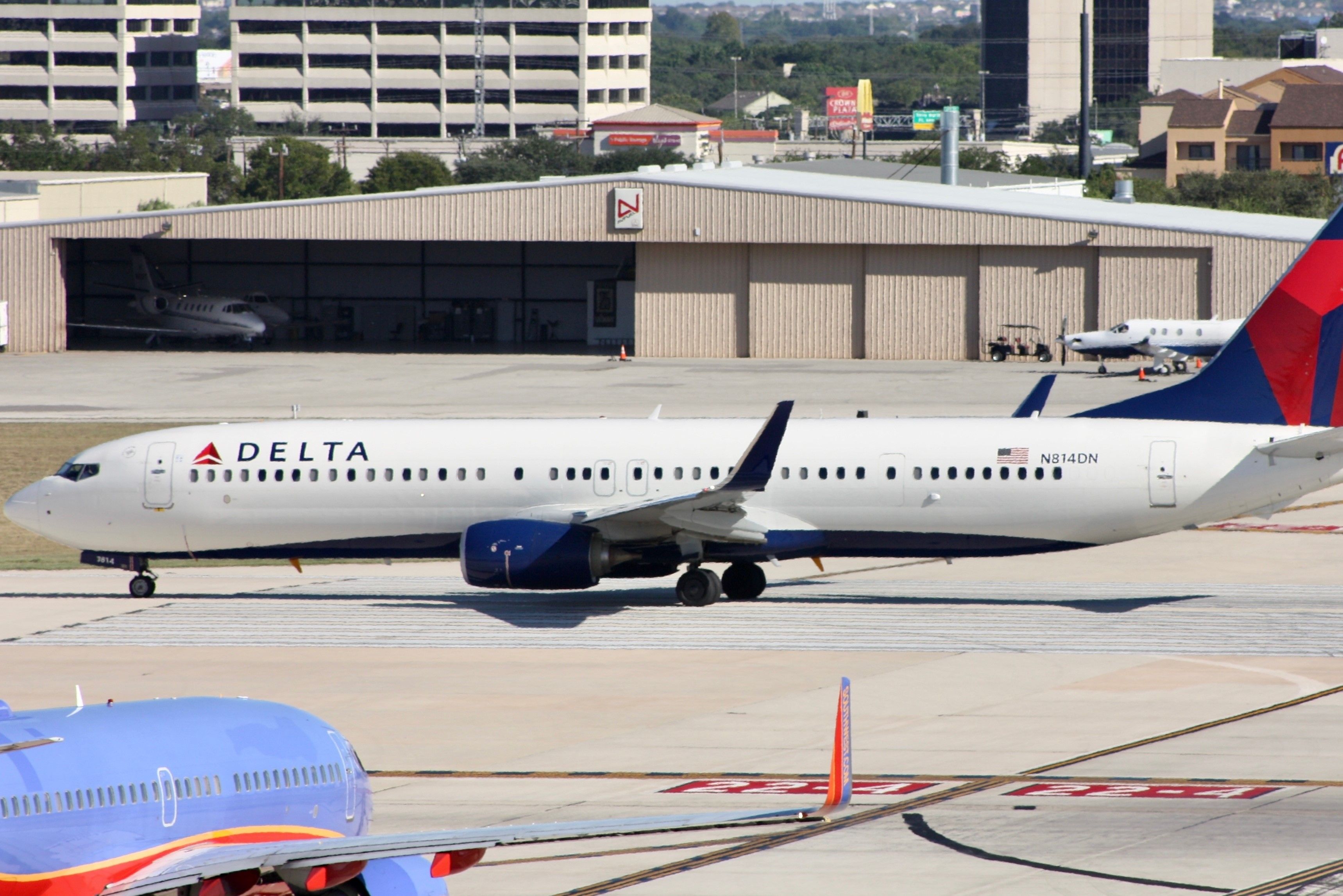 Delta Air Lines Boeing 737-900ER at San Antonio Airport