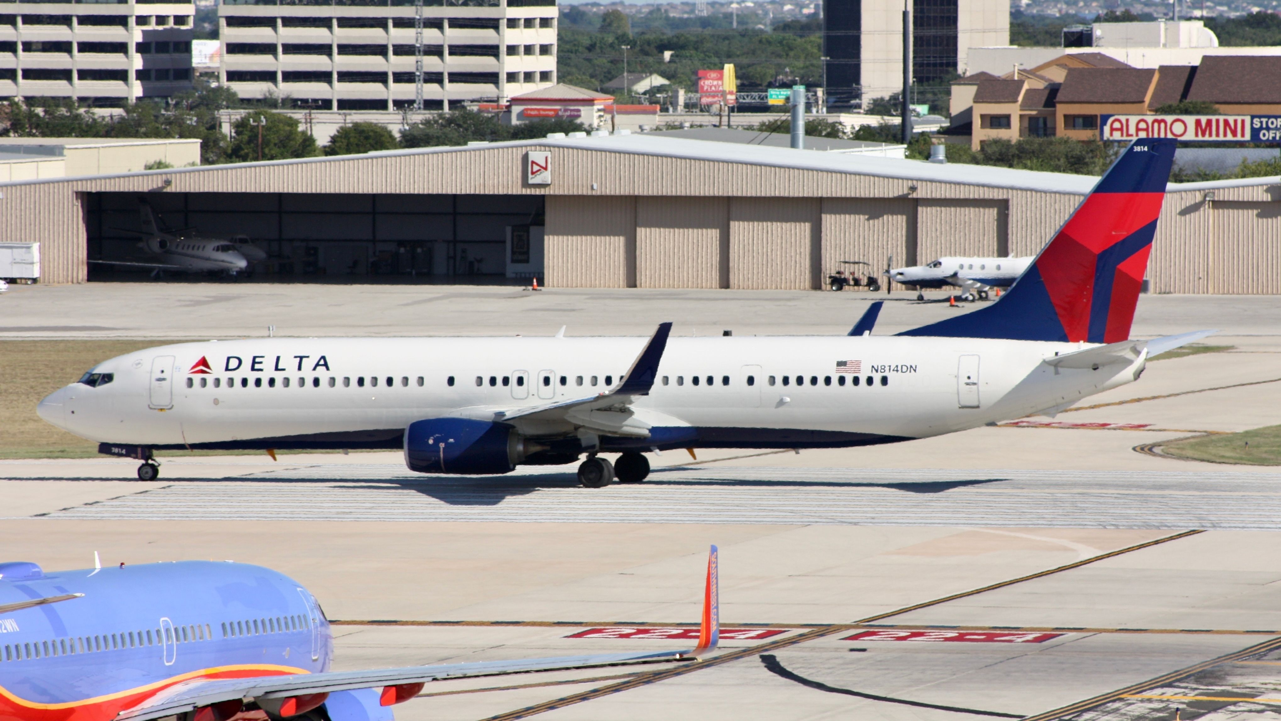 Delta Air Lines Boeing 737-900ER at San Antonio Airport