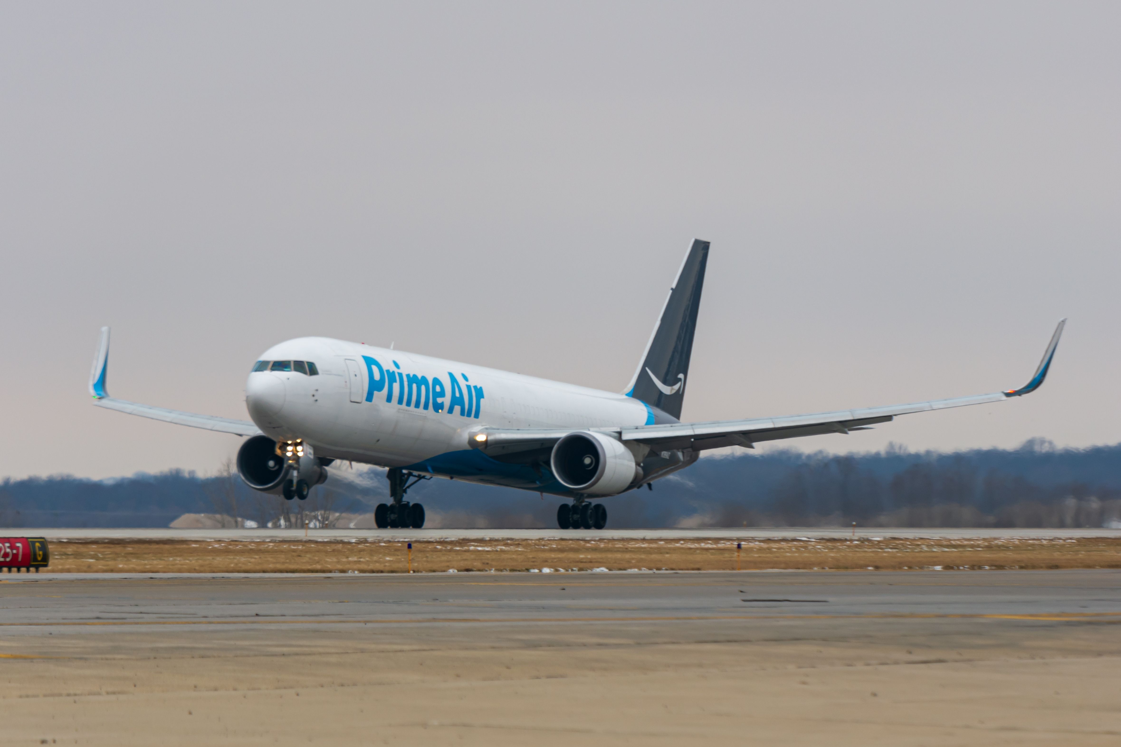 Vancouver Airport Officials Finally Remove Damaged Amazon Air Boeing 767-300F From Runway Area