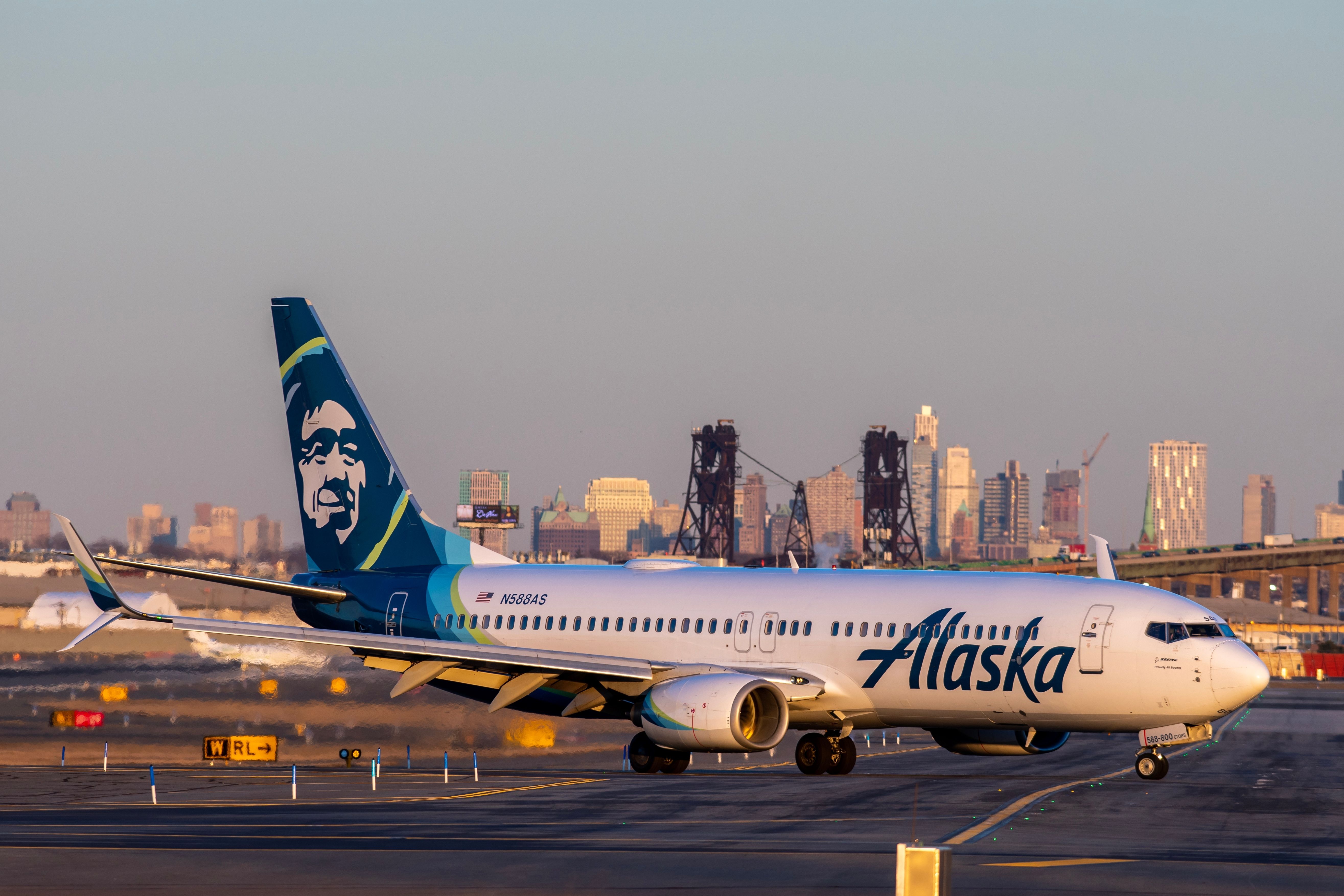 Alaska Airlines Boeing 737